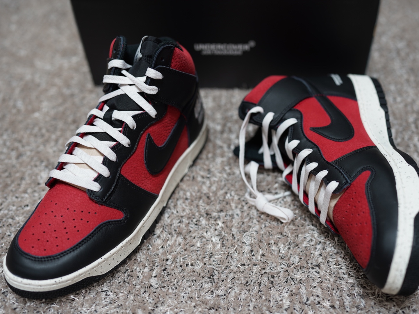 Nike x Undercover Dunk High 1985 Gym Red 착용 스타일 - 1