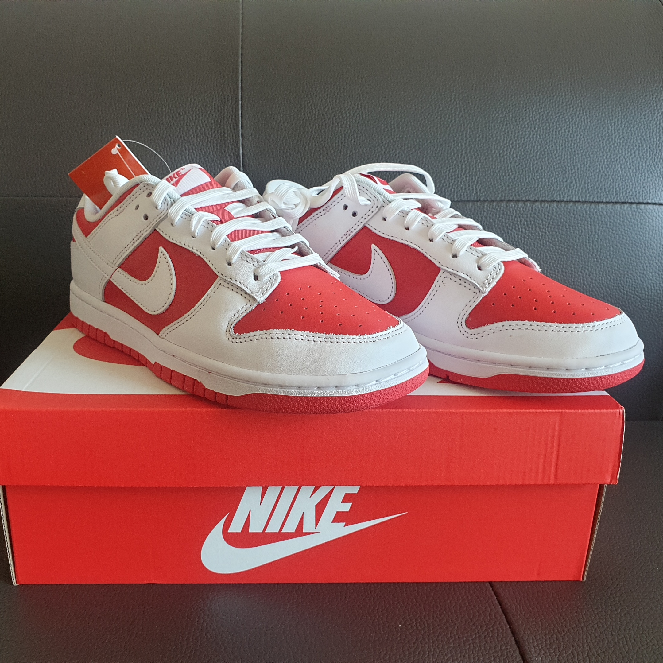 Nike Dunk Low Retro Championship Red 착용 스타일 - 3