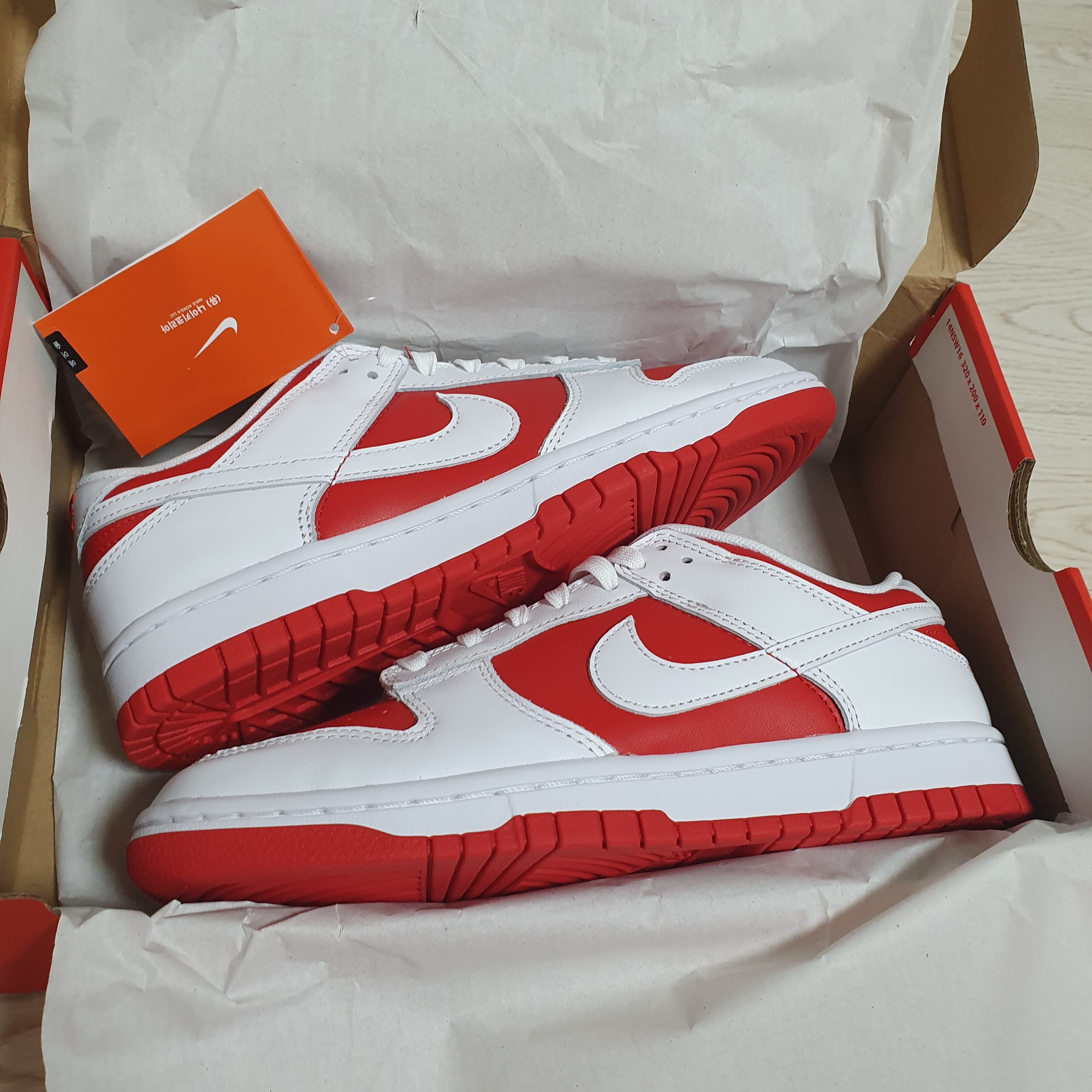 Nike Dunk Low Retro Championship Red 착용 스타일