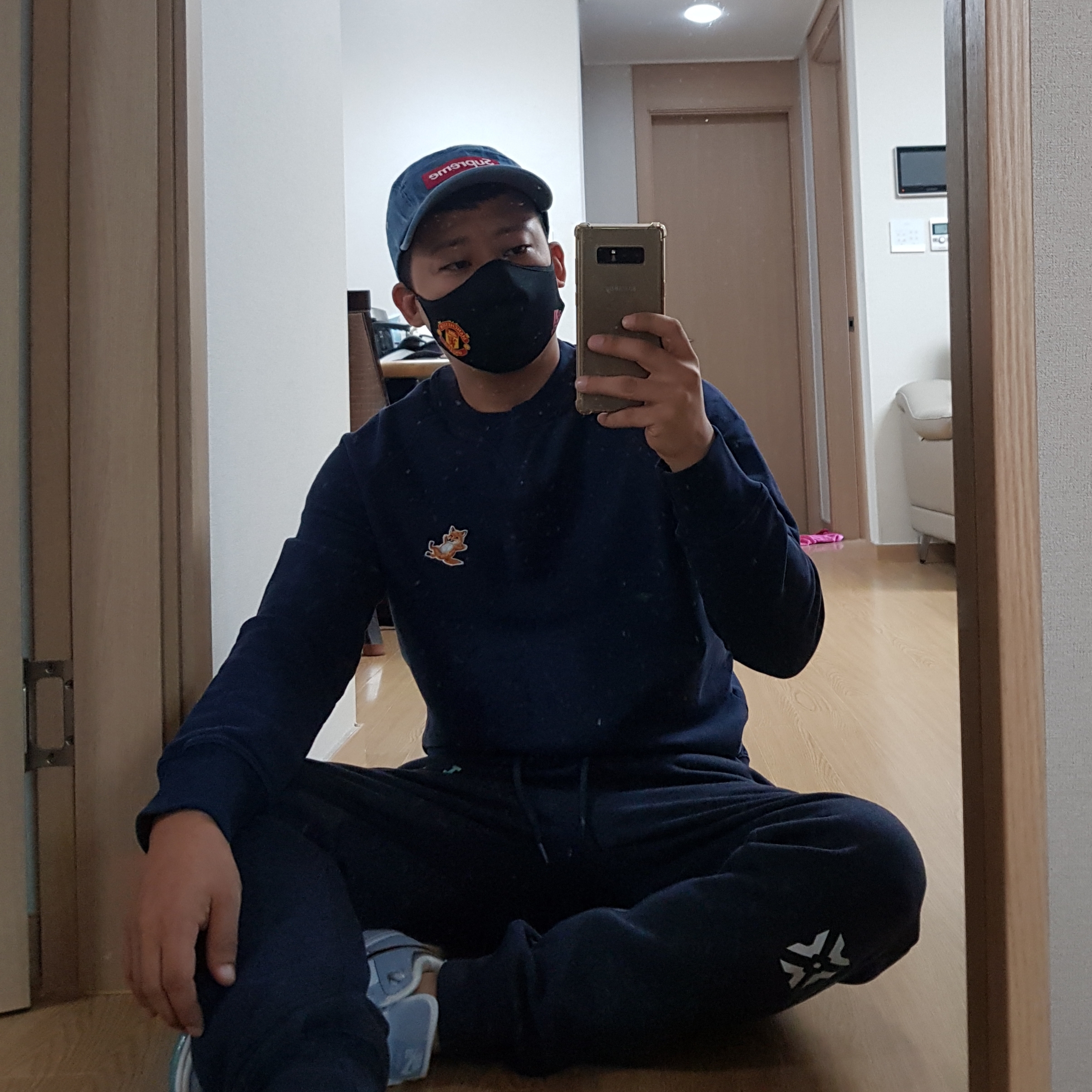 IAB Studio x League of Legends Sweatpants Navy, Maison Kitsune Chillax Fox Patch Classic Sweatshirt Black 착용 스타일 - 2