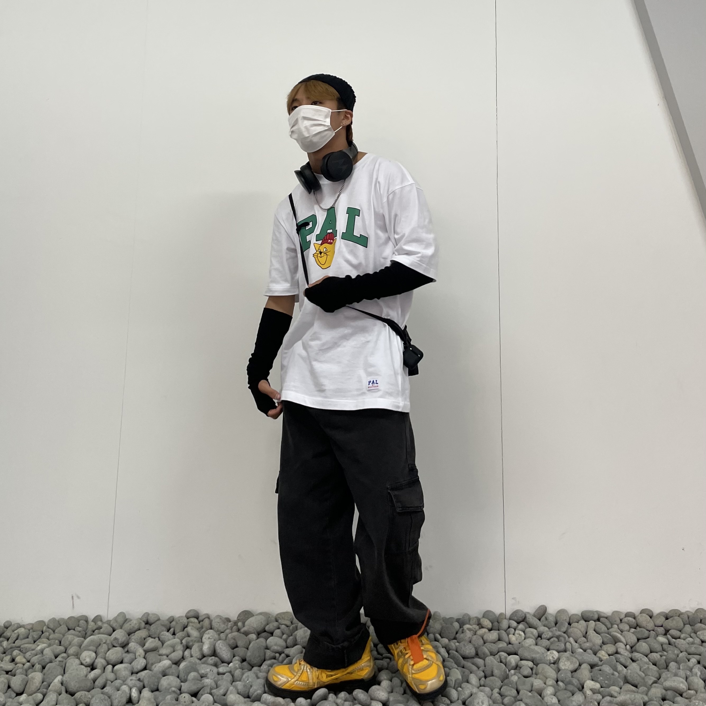 Nike x Off-White Air Rubber Dunk University Gold 착용 스타일
