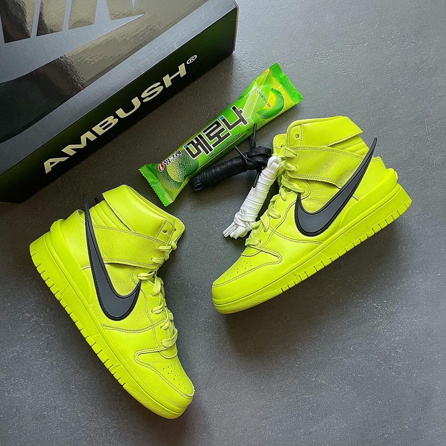 Nike x Ambush Dunk High Flash Lime 착용 스타일 - 1