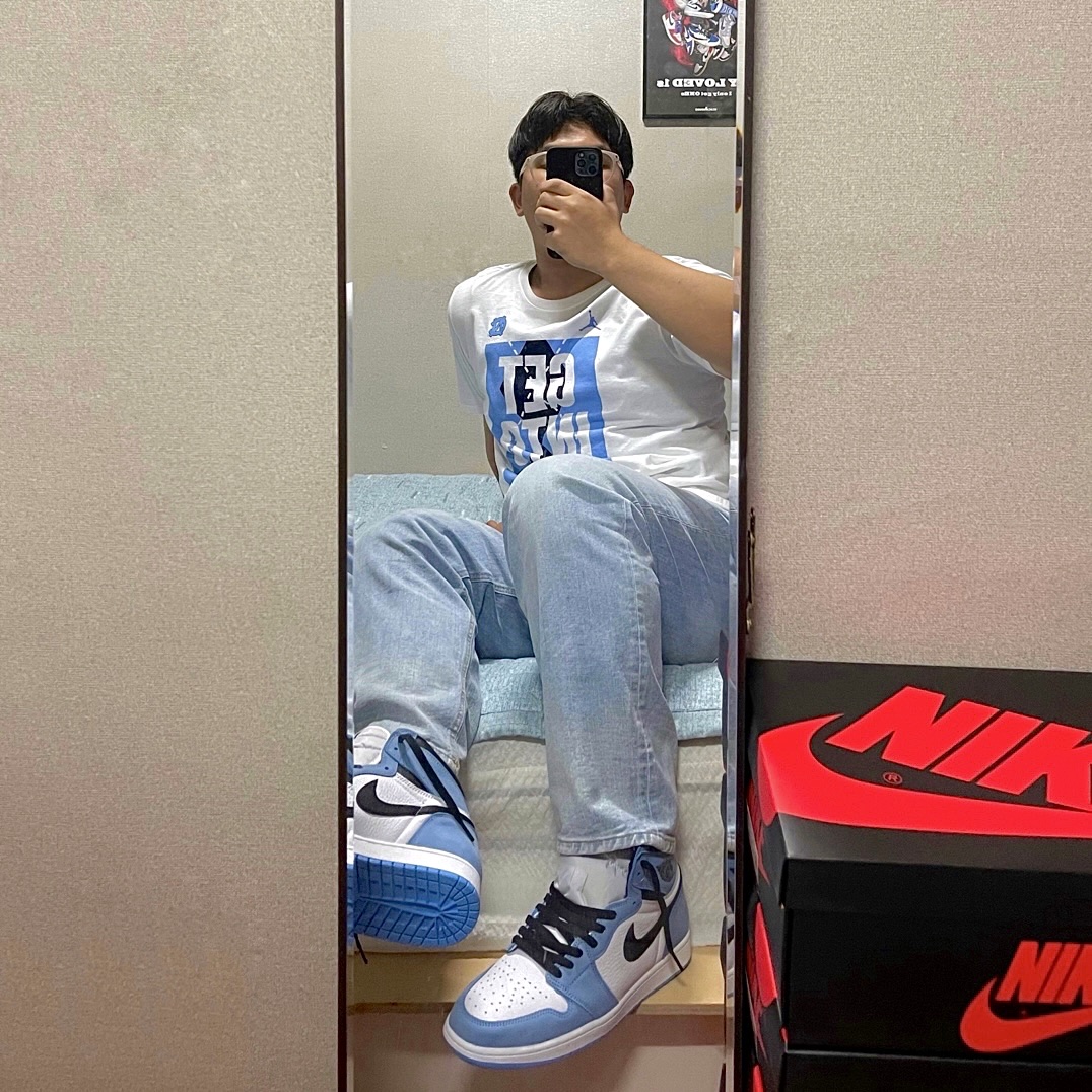 Jordan 1 Retro High OG University Blue 착용 스타일