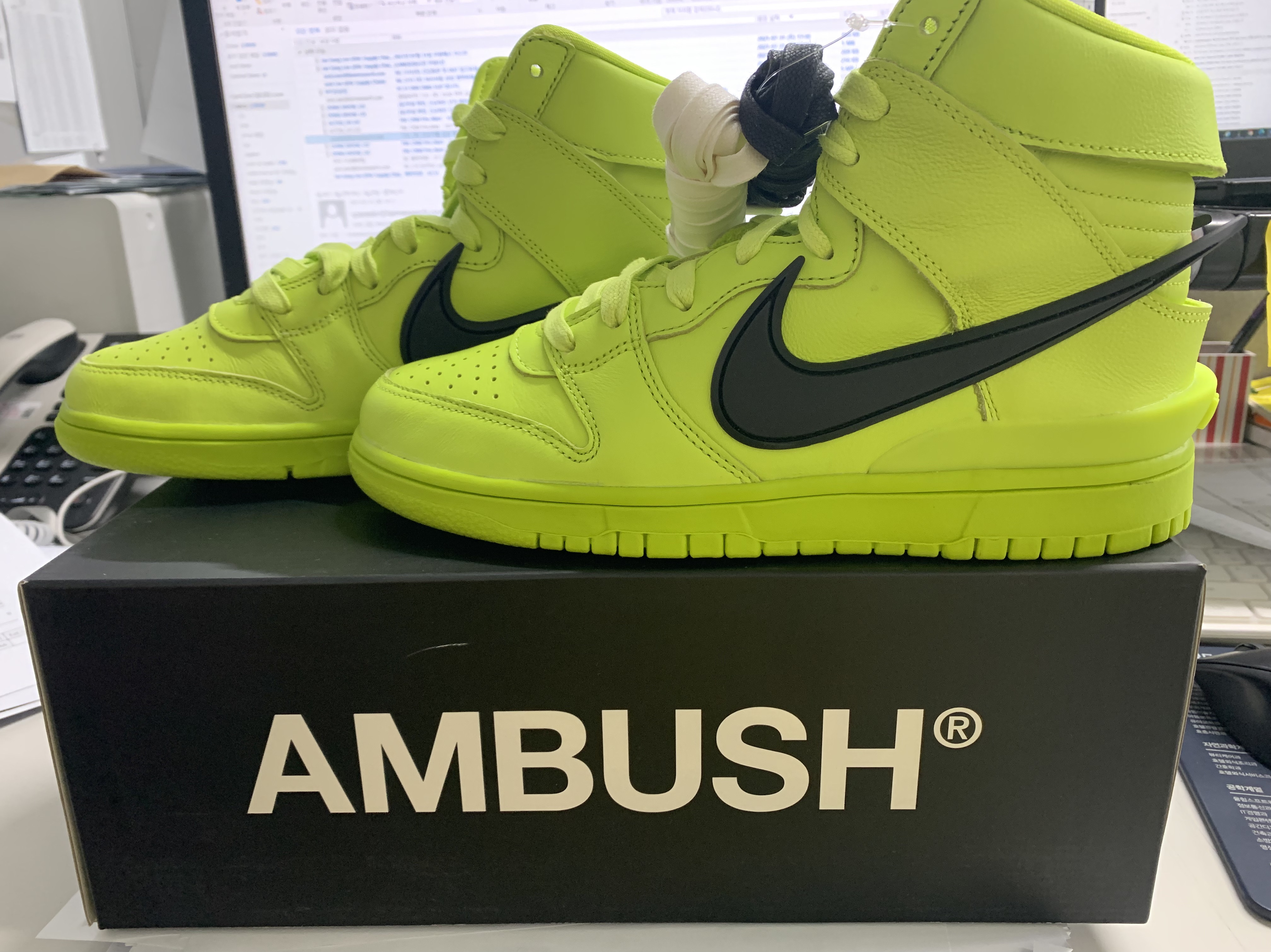 Nike x Ambush Dunk High Flash Lime 착용 스타일