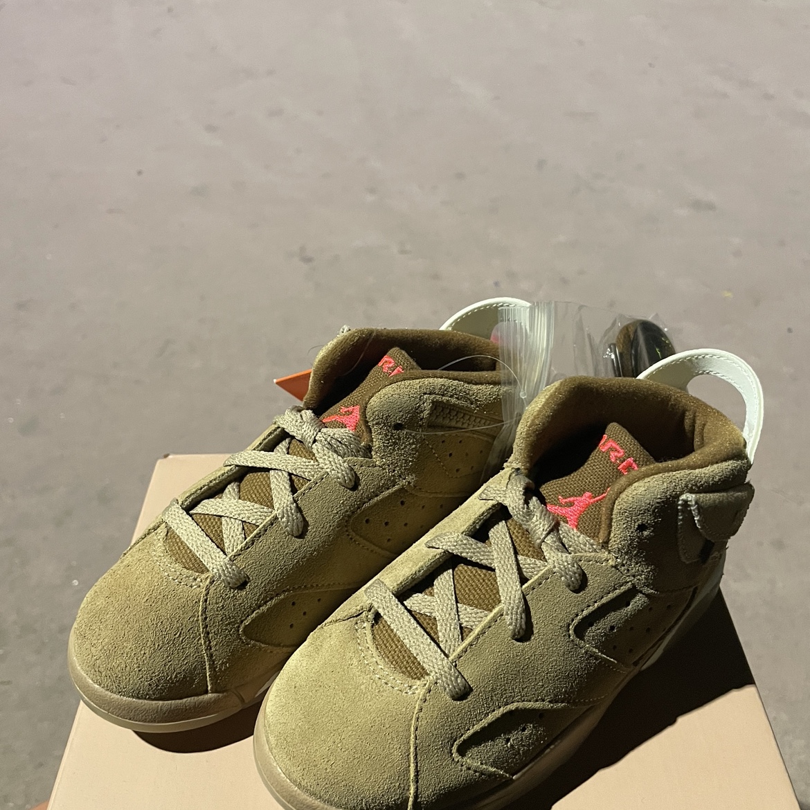 (TD) Jordan 6 x Travis Scott Retro SP British Khaki 착용 스타일