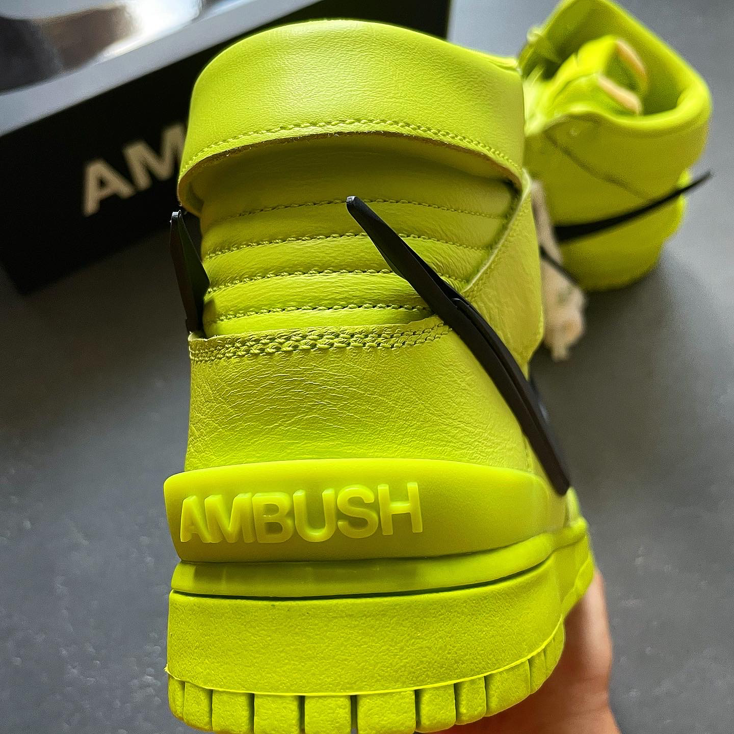 Nike x Ambush Dunk High Flash Lime 착용 스타일 - 3