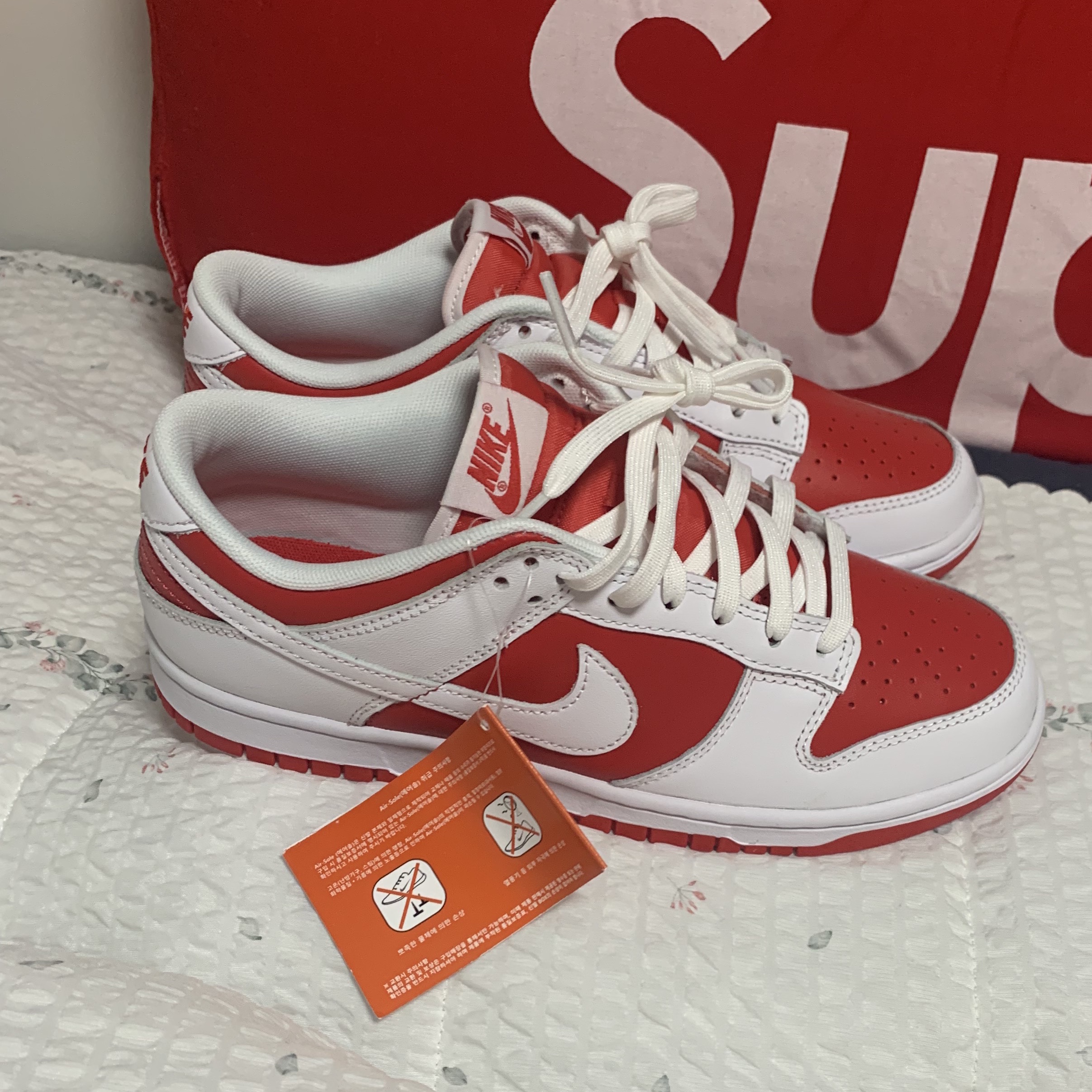 Nike Dunk Low Retro Championship Red 착용 스타일