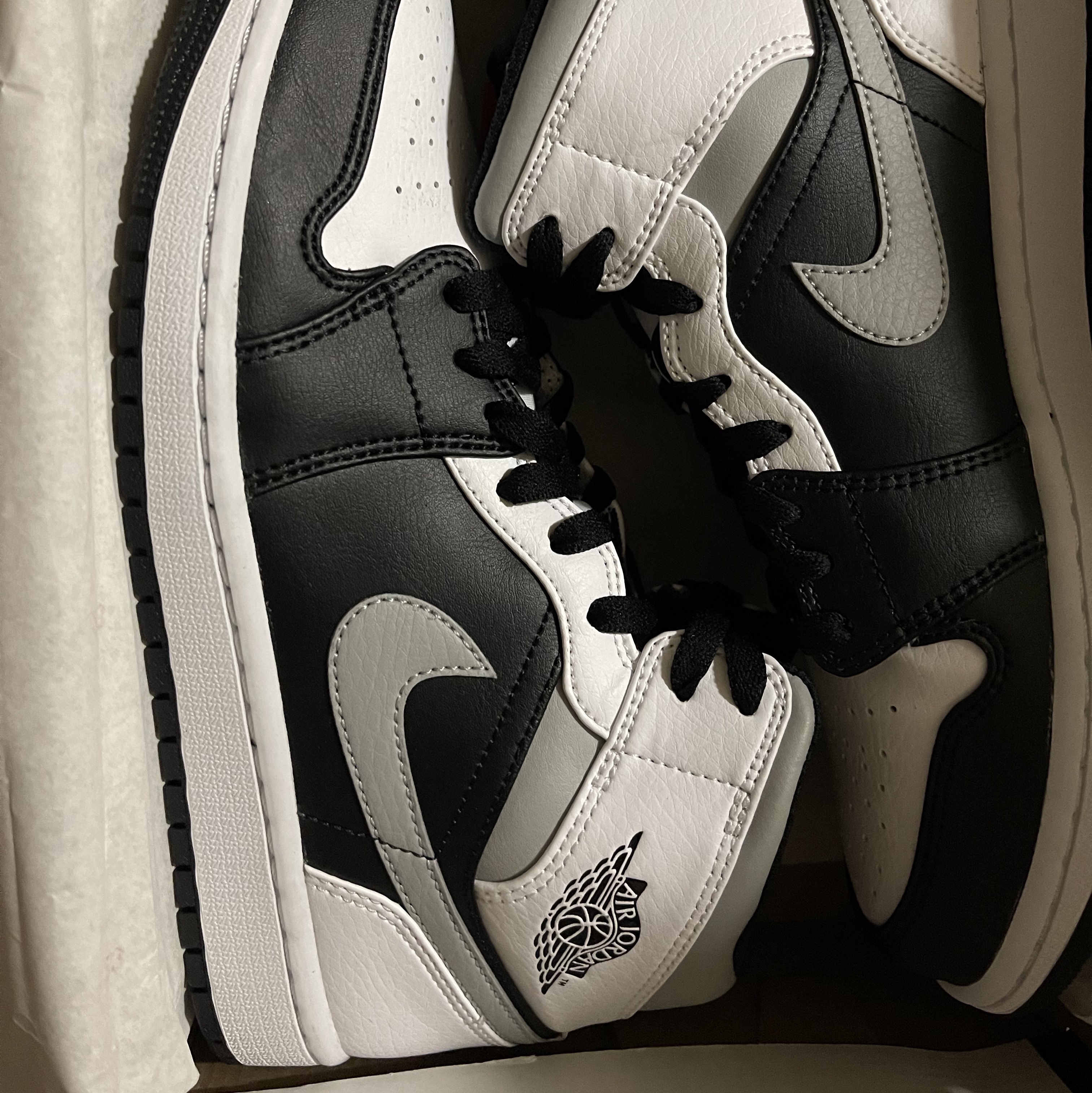 Jordan 1 Mid White Shadow 착용 스타일