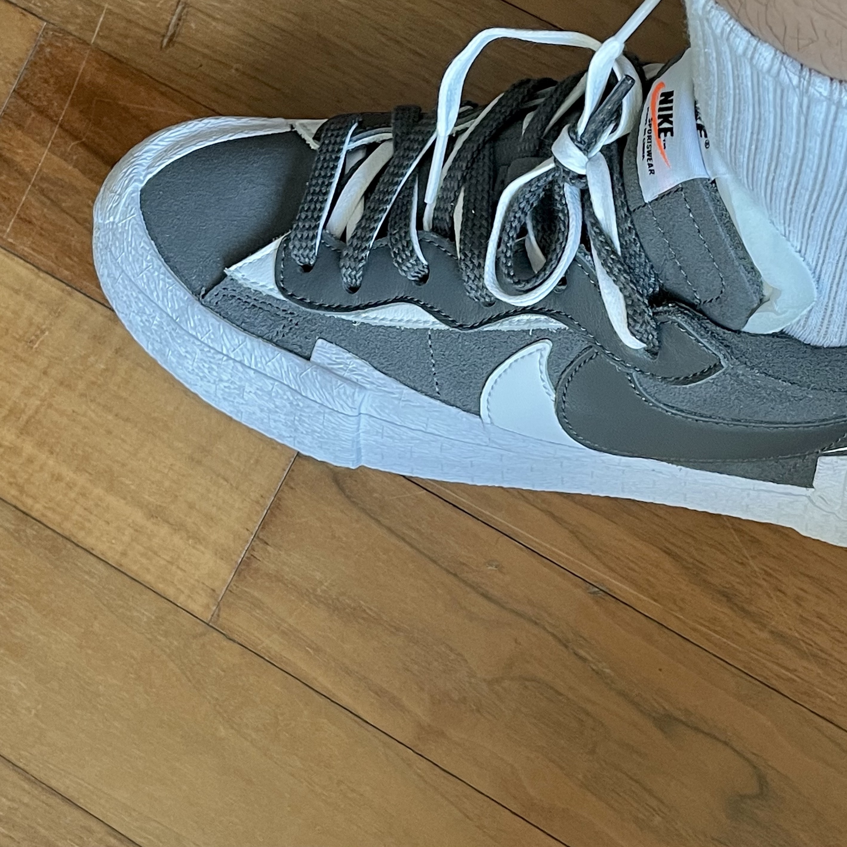 Nike x Sacai Blazer Low Iron Grey 착용 스타일 - 2