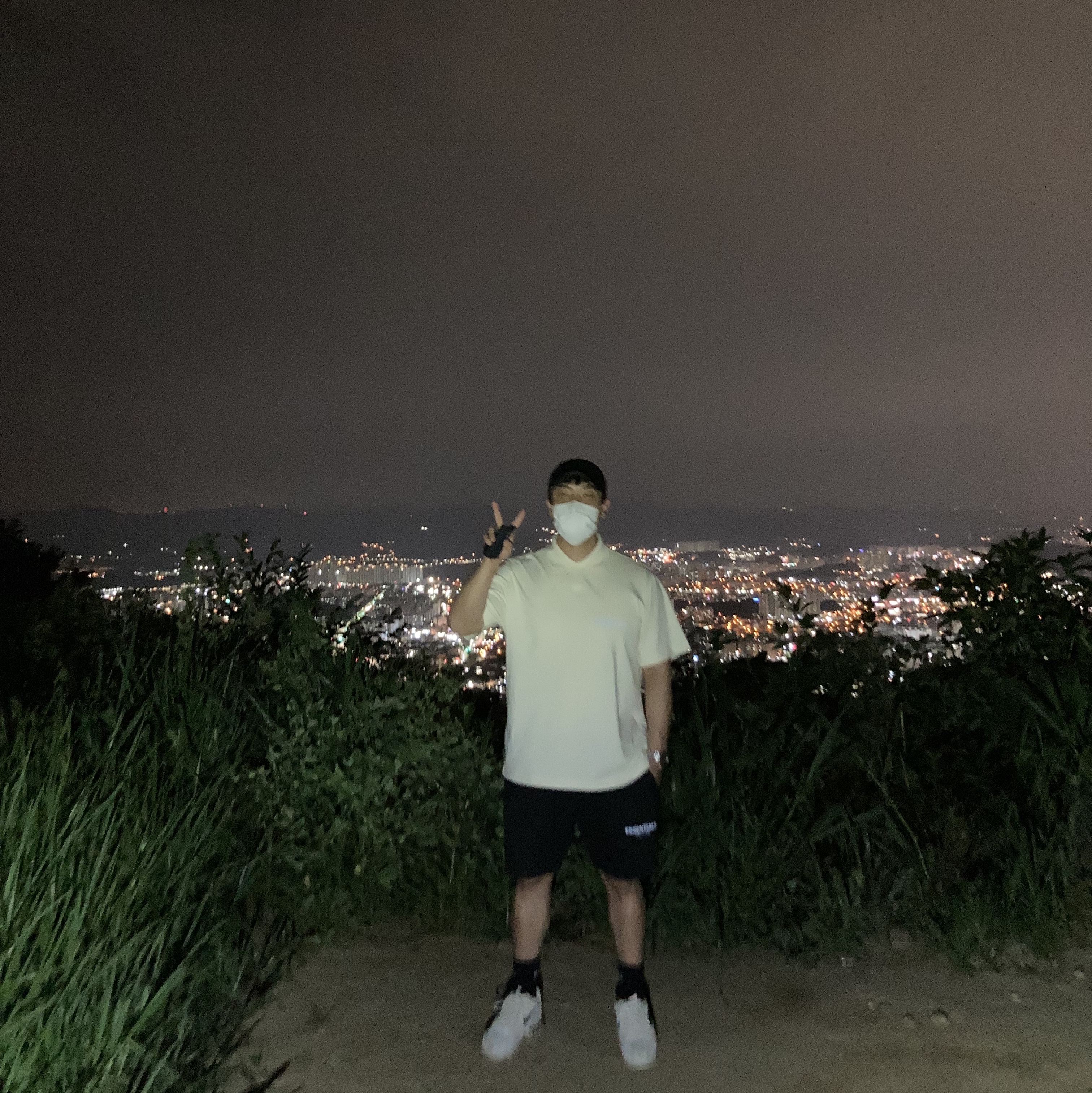 Essentials Short Sleeve Boxy Polo Buttercream 2020, Essentials Sweatshorts Black - 21SS 착용 스타일 - 2