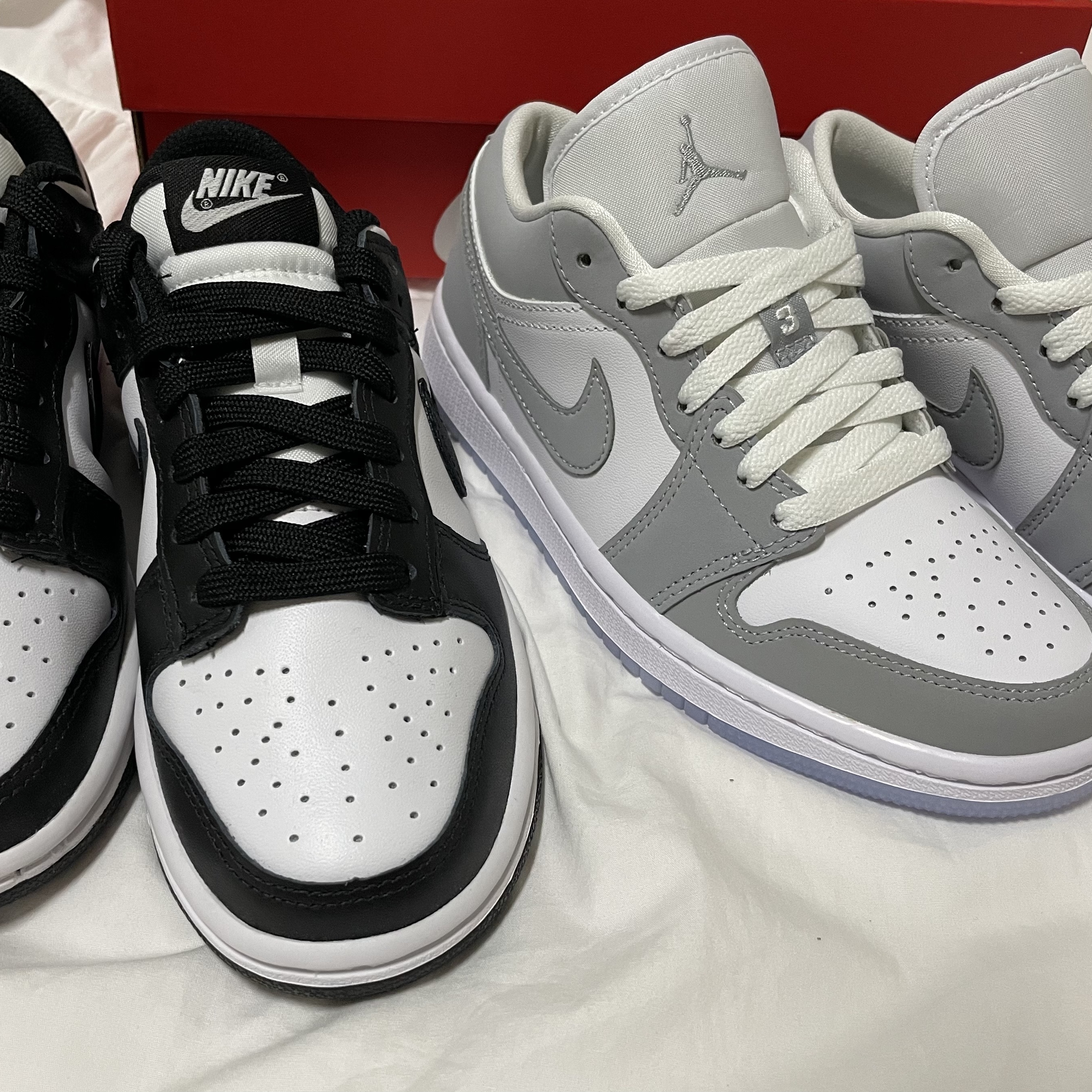(W) Jordan 1 Low White Wolf Grey, (W) Nike Dunk Low Black 착용 스타일 - 1