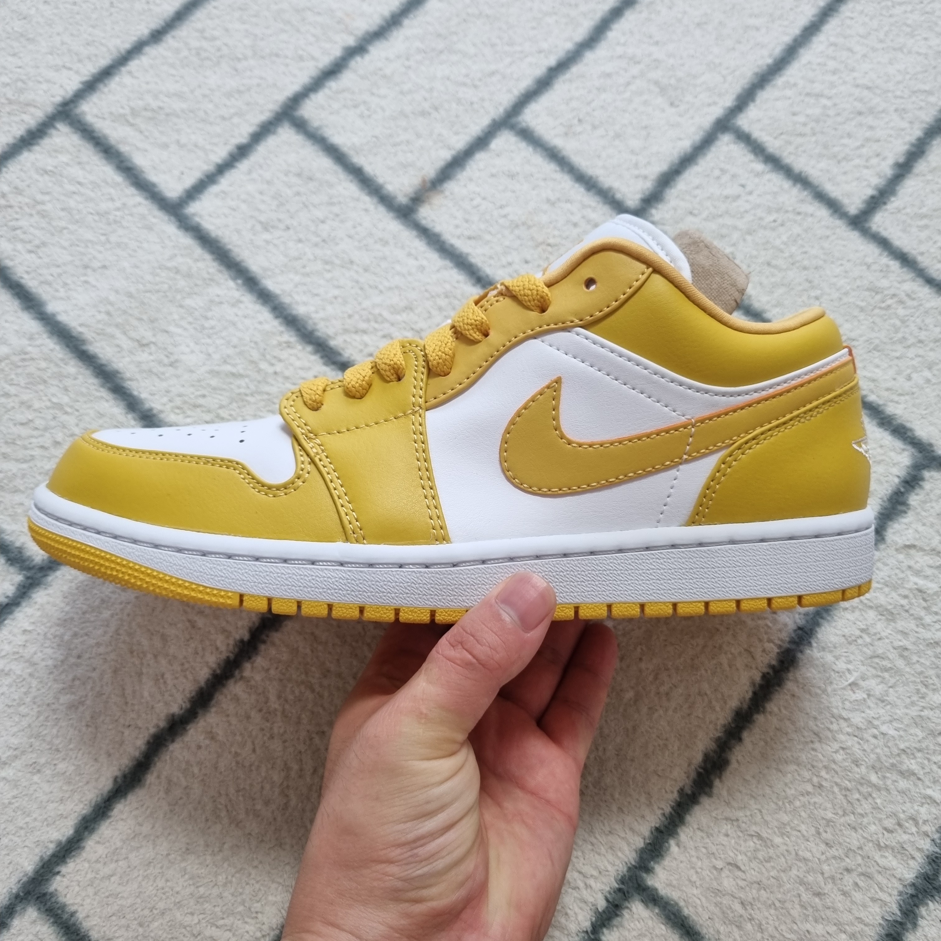 Jordan 1 Low Pollen 착용 스타일 - 2