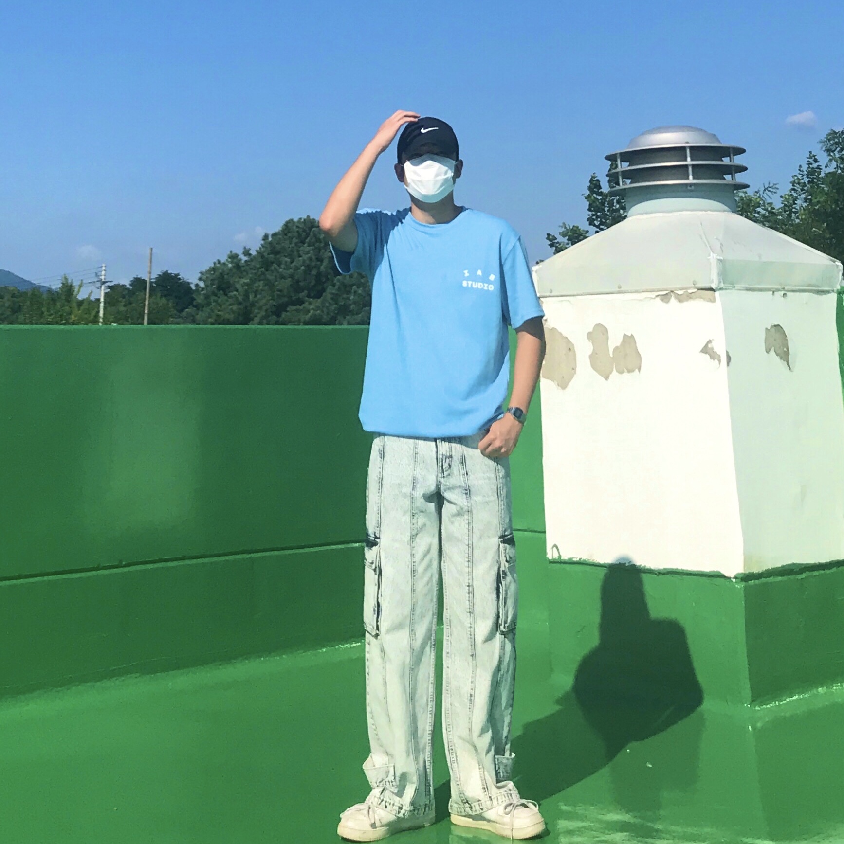 IAB Studio T-Shirt Sky Blue, Nike Air Force 1 '07 Low White 착용 스타일