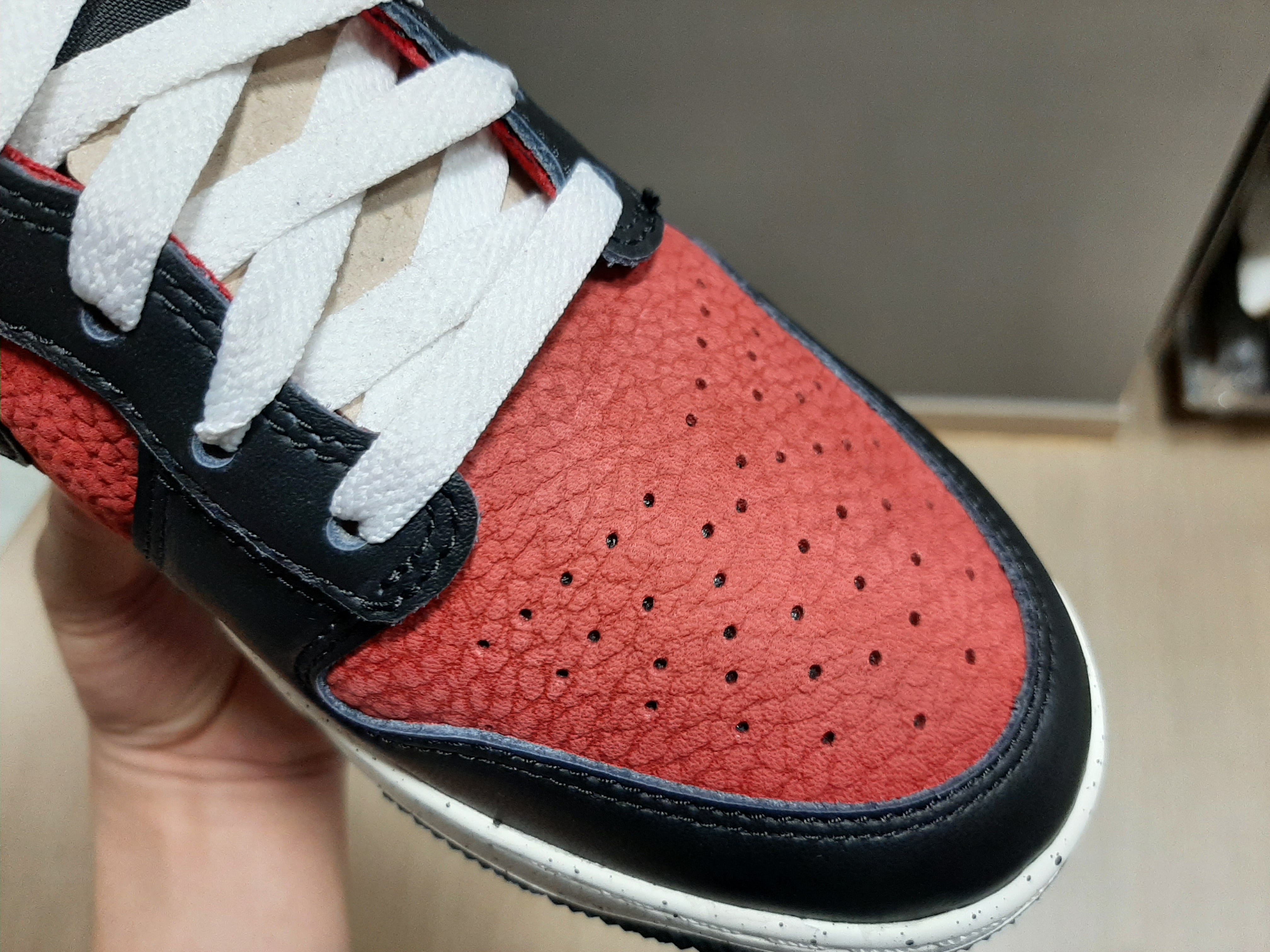 Nike x Undercover Dunk High 1985 Gym Red 착용 스타일 - 3