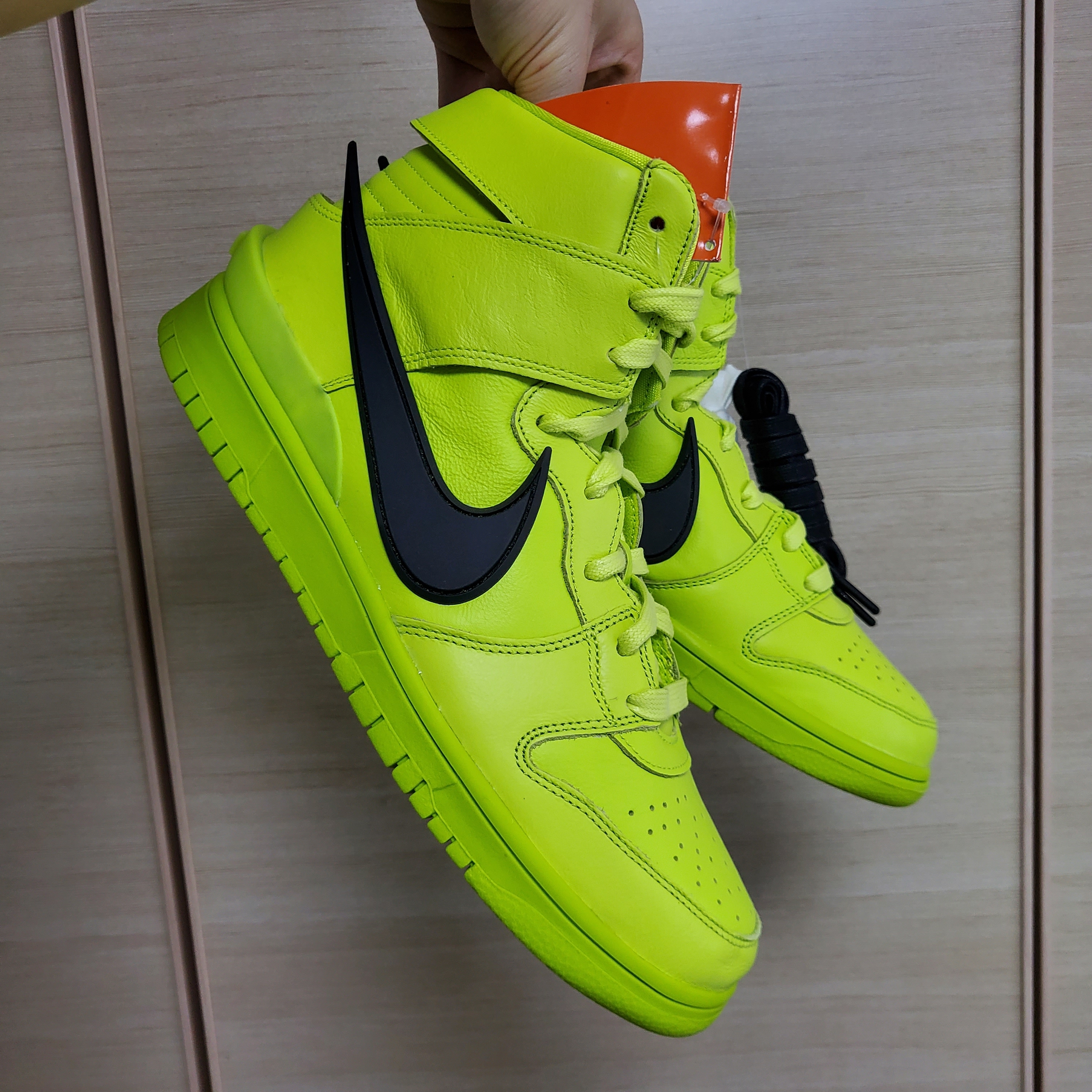 Nike x Ambush Dunk High Flash Lime 착용 스타일 - 3
