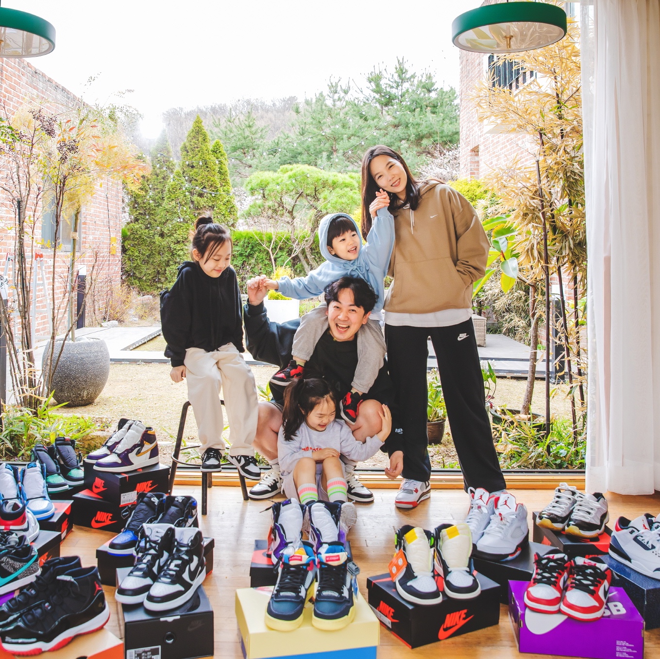 Nike x Ambush Dunk High Black, Jordan 4 x Union Retro Off Noir 착용 스타일