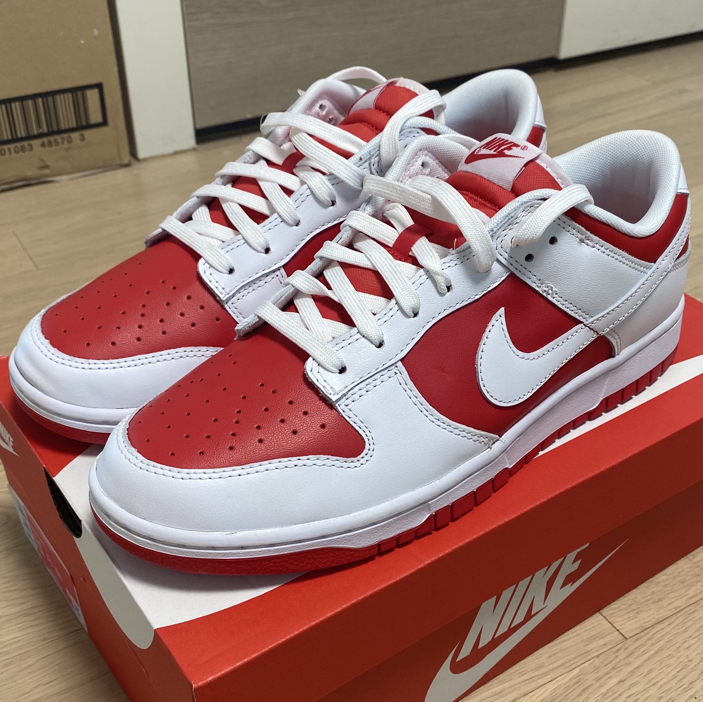 Nike Dunk Low Retro Championship Red 착용 스타일