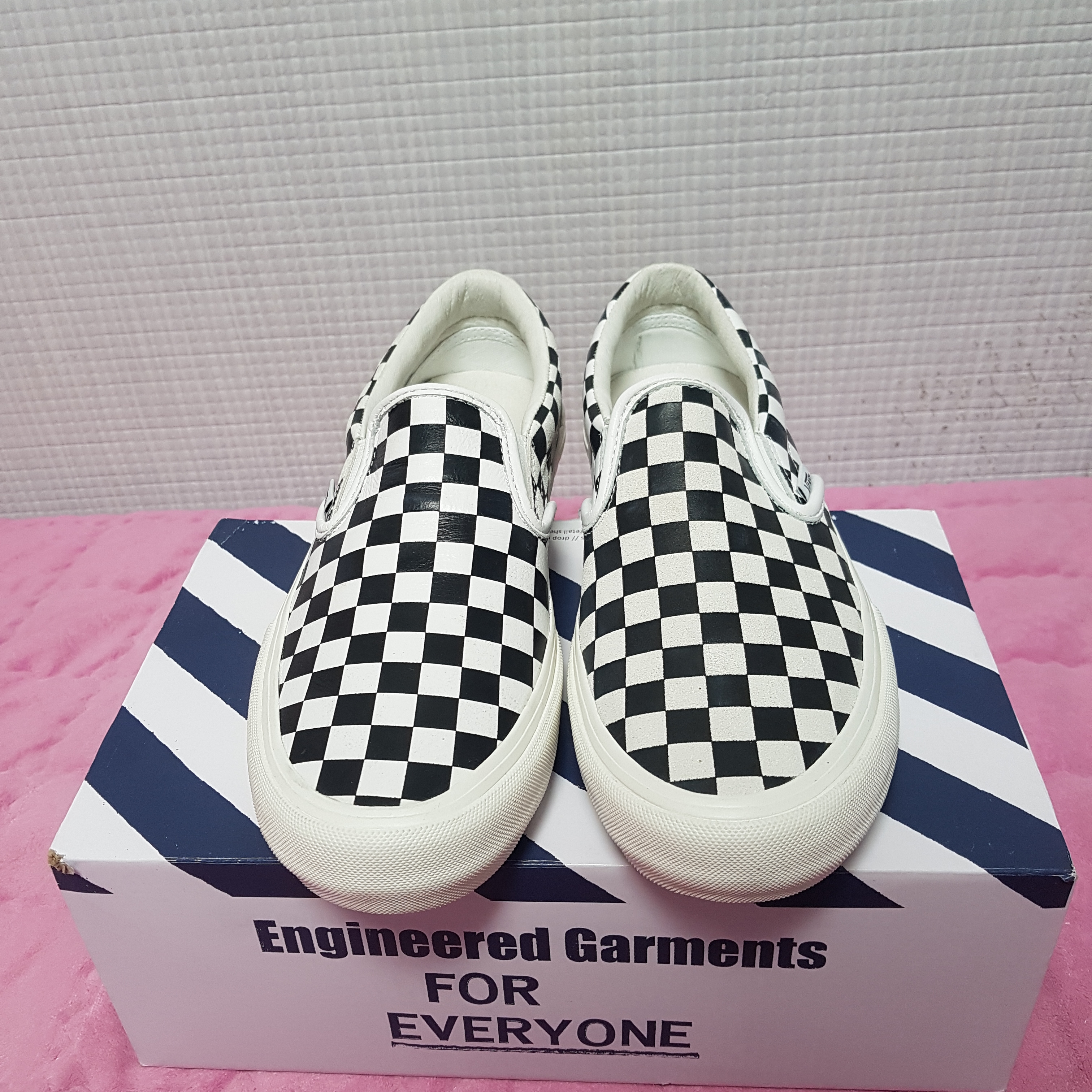 Vans Vault x Engineered Garments Classic Slip-On LX Black Checkerboard 착용 스타일 - 2