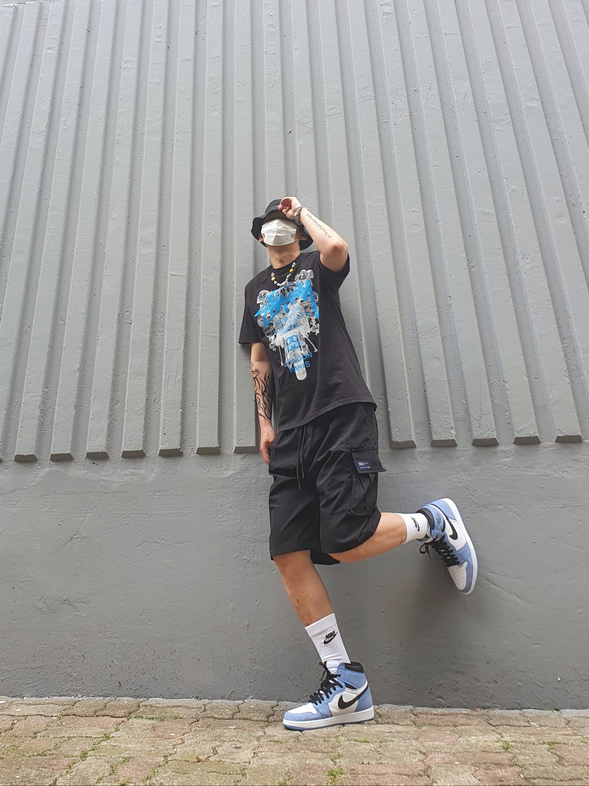 Nike x Stussy Bucket Hat Black, Jordan 1 Retro High OG University Blue 착용 스타일