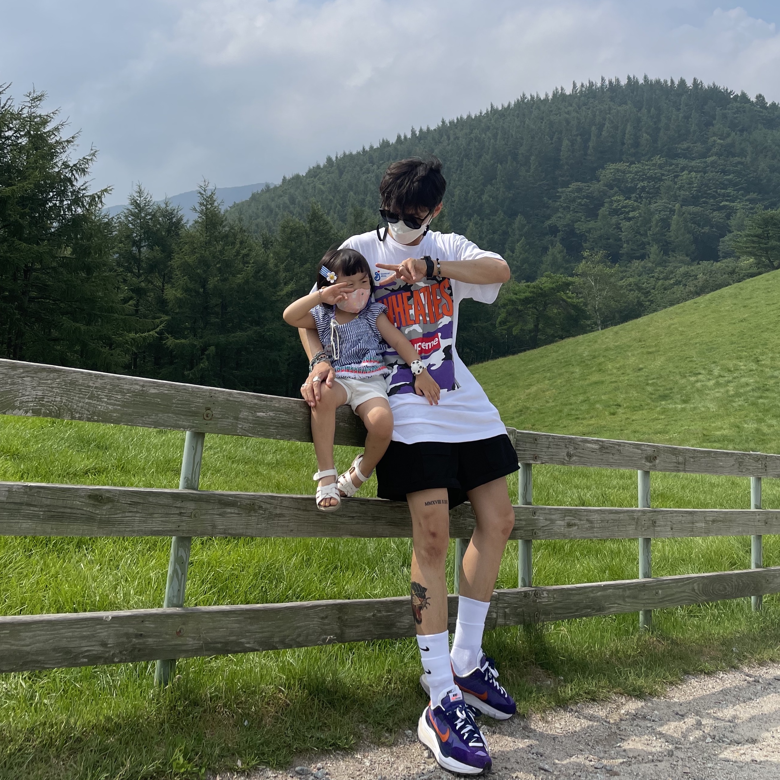 Supreme Wheaties T-Shirt White - 21SS, Nike x Sacai VaporWaffle Dark Iris 착용 스타일 - 4