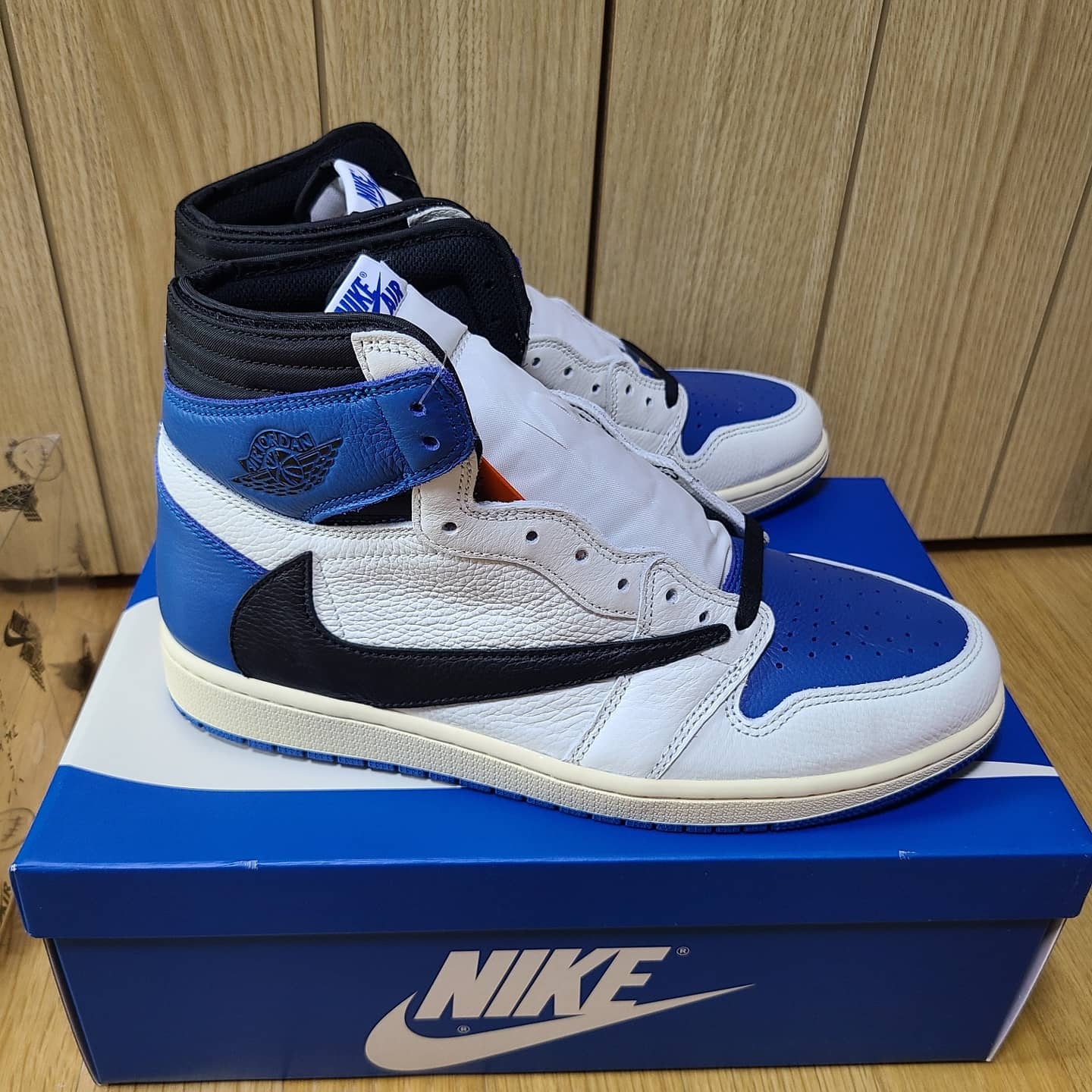 Jordan 1 x Travis Scott x Fragment Retro High OG SP Military Blue 착용 스타일