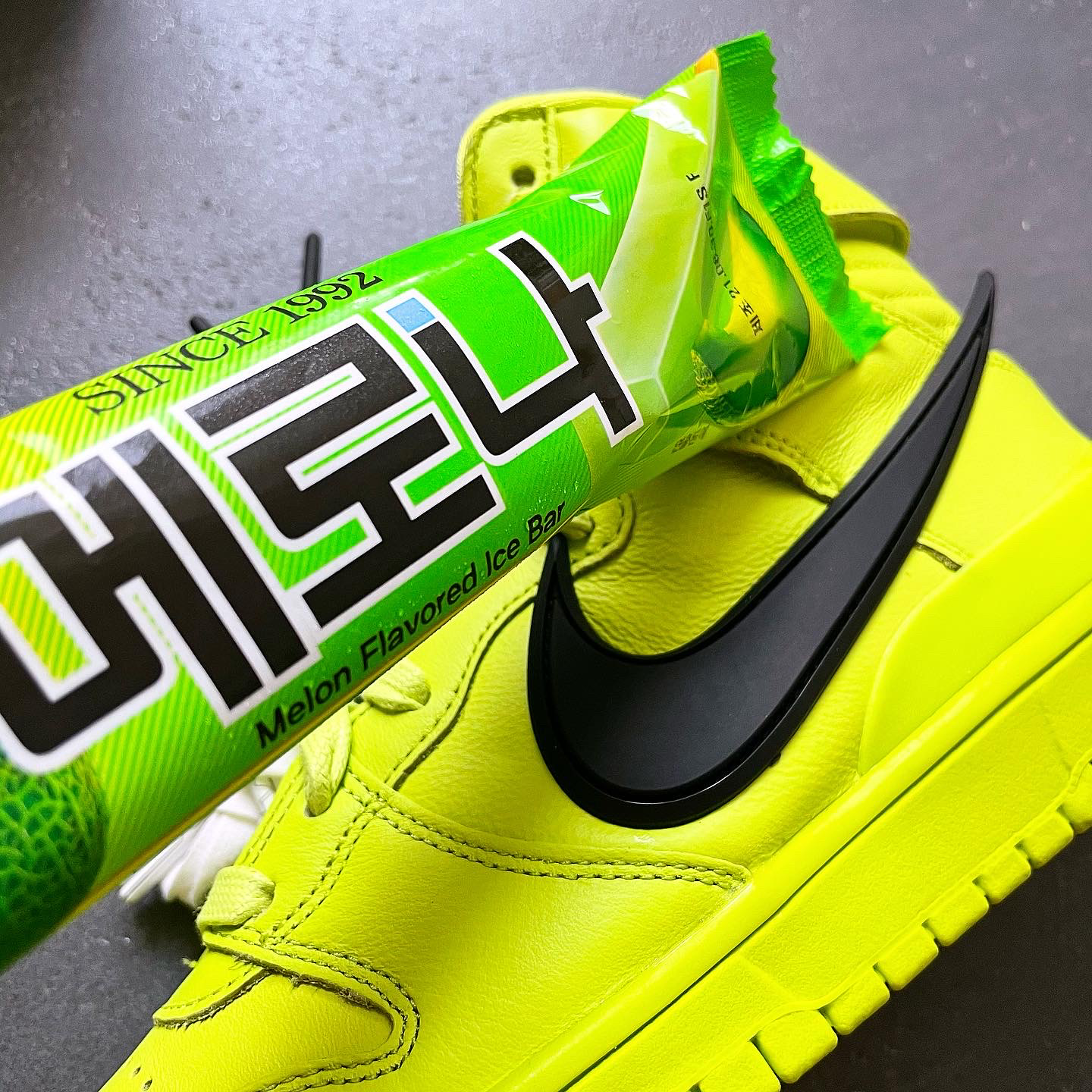Nike x Ambush Dunk High Flash Lime 착용 스타일 - 4