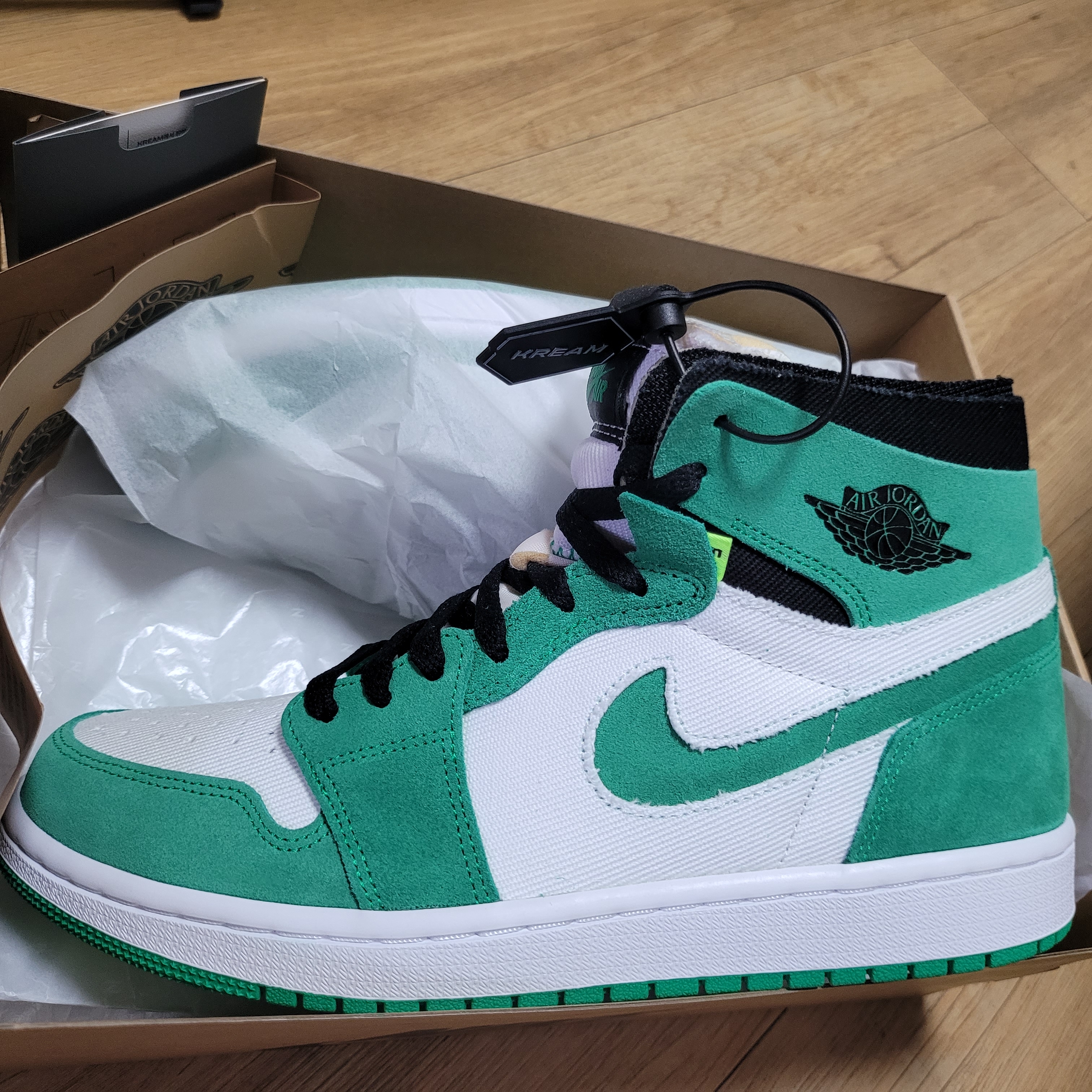 (W) Jordan 1 Zoom Air CMFT Stadium Green 착용 스타일 - 2