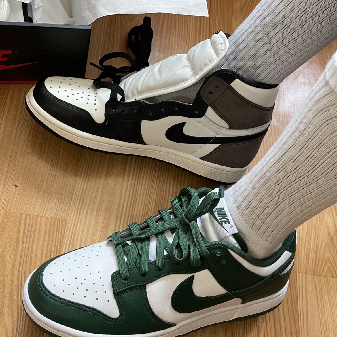 Jordan 1 Retro High OG Black Mocha, Nike Dunk Low Retro Varsity Green 착용 스타일