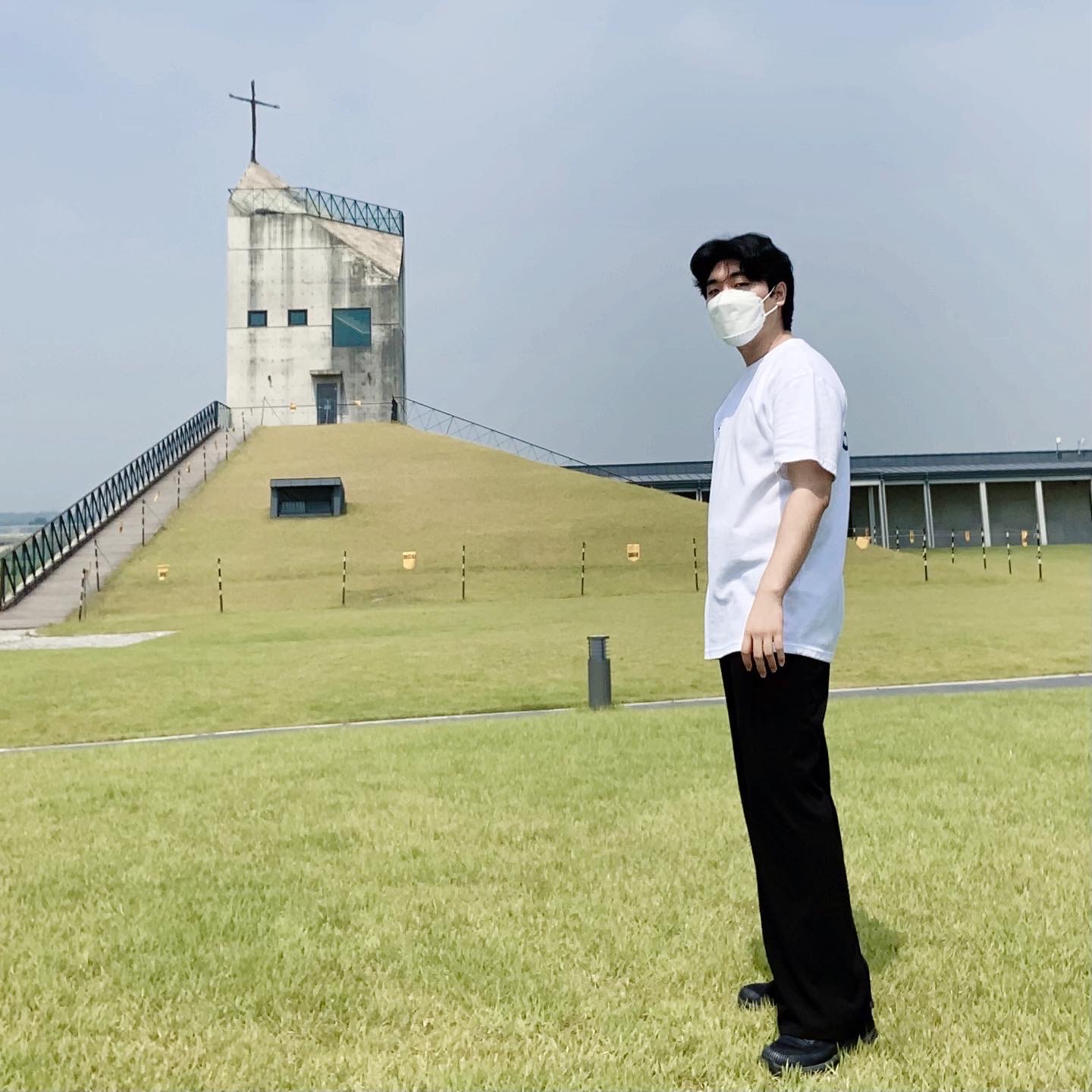IAB Studio T-Shirt White, Hoka Bondi 7 Black - Wide 착용 스타일 - 1