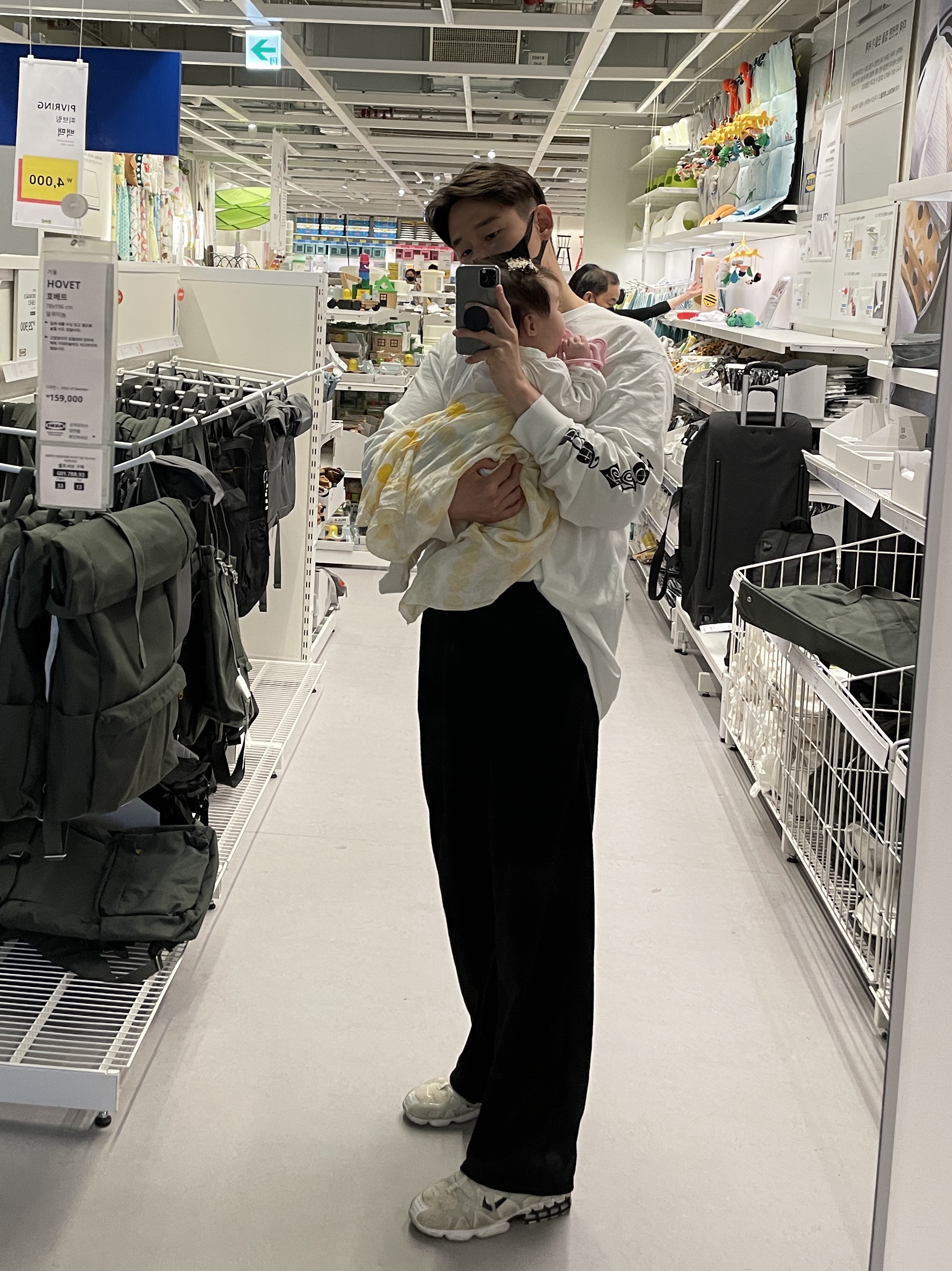 Nike x Stussy Air Zoom Spiridon Kukini White, Stussy x Our Legacy Crown LS T-Shirt White 착용 스타일