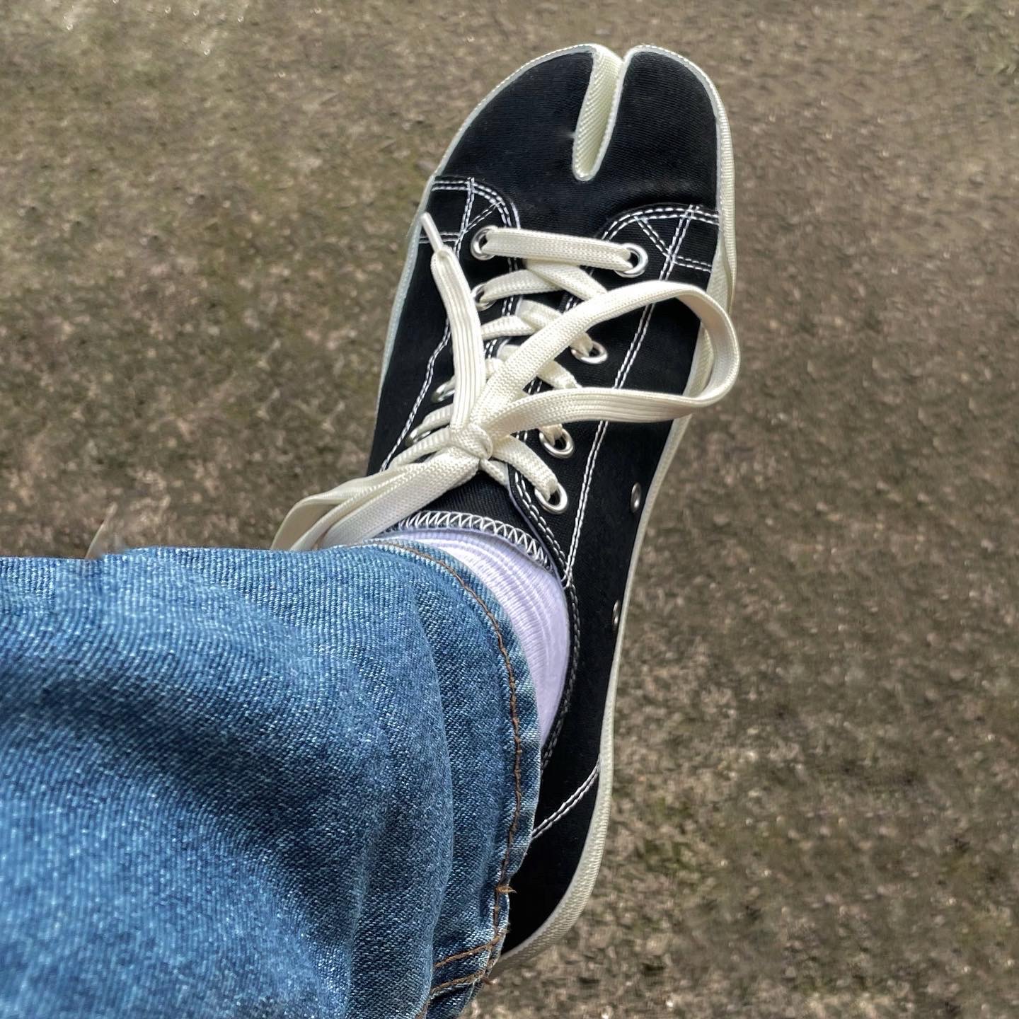 Maison Margiela Tabi Low Black 착용 스타일