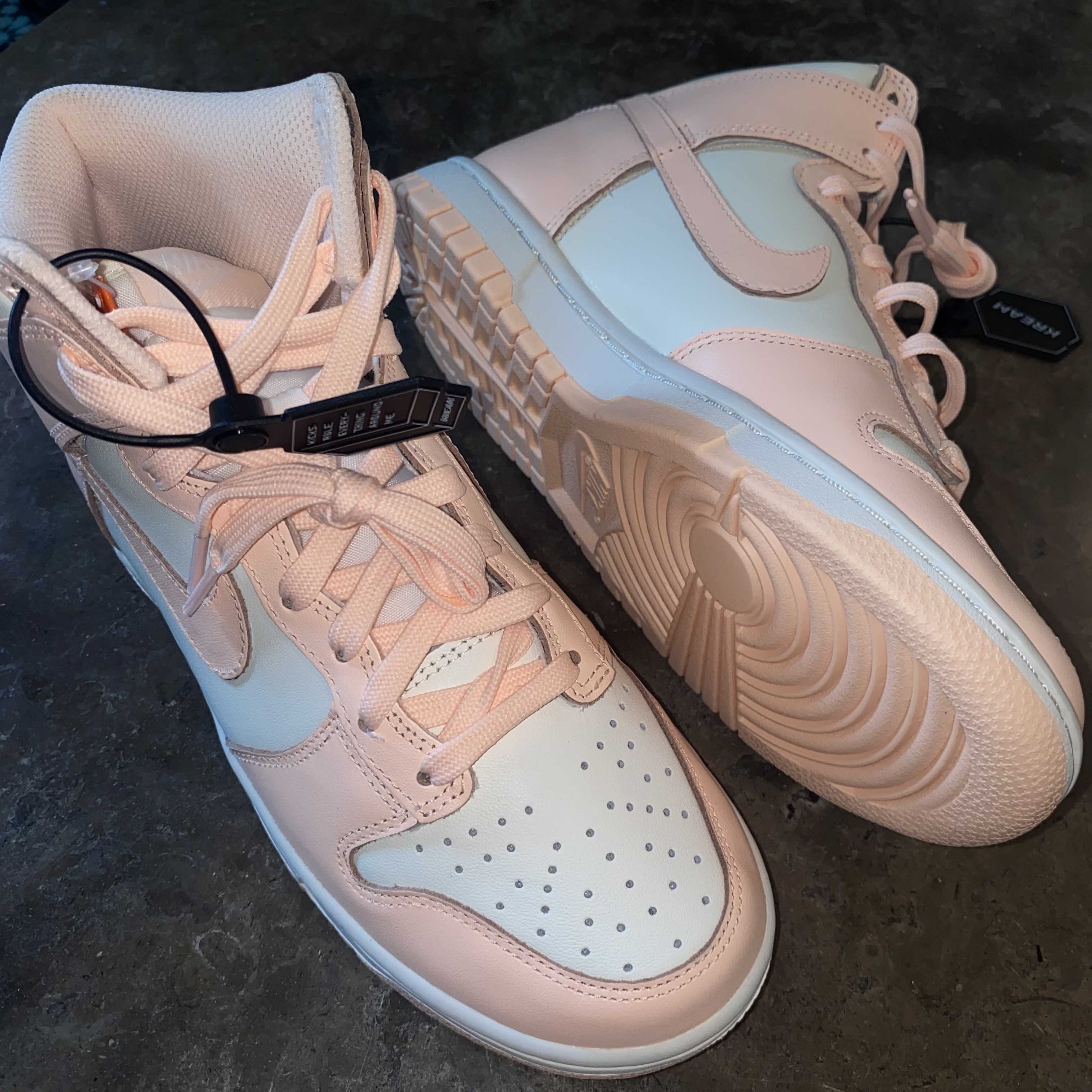 (W) Nike Dunk High Crimson Tint 착용 스타일