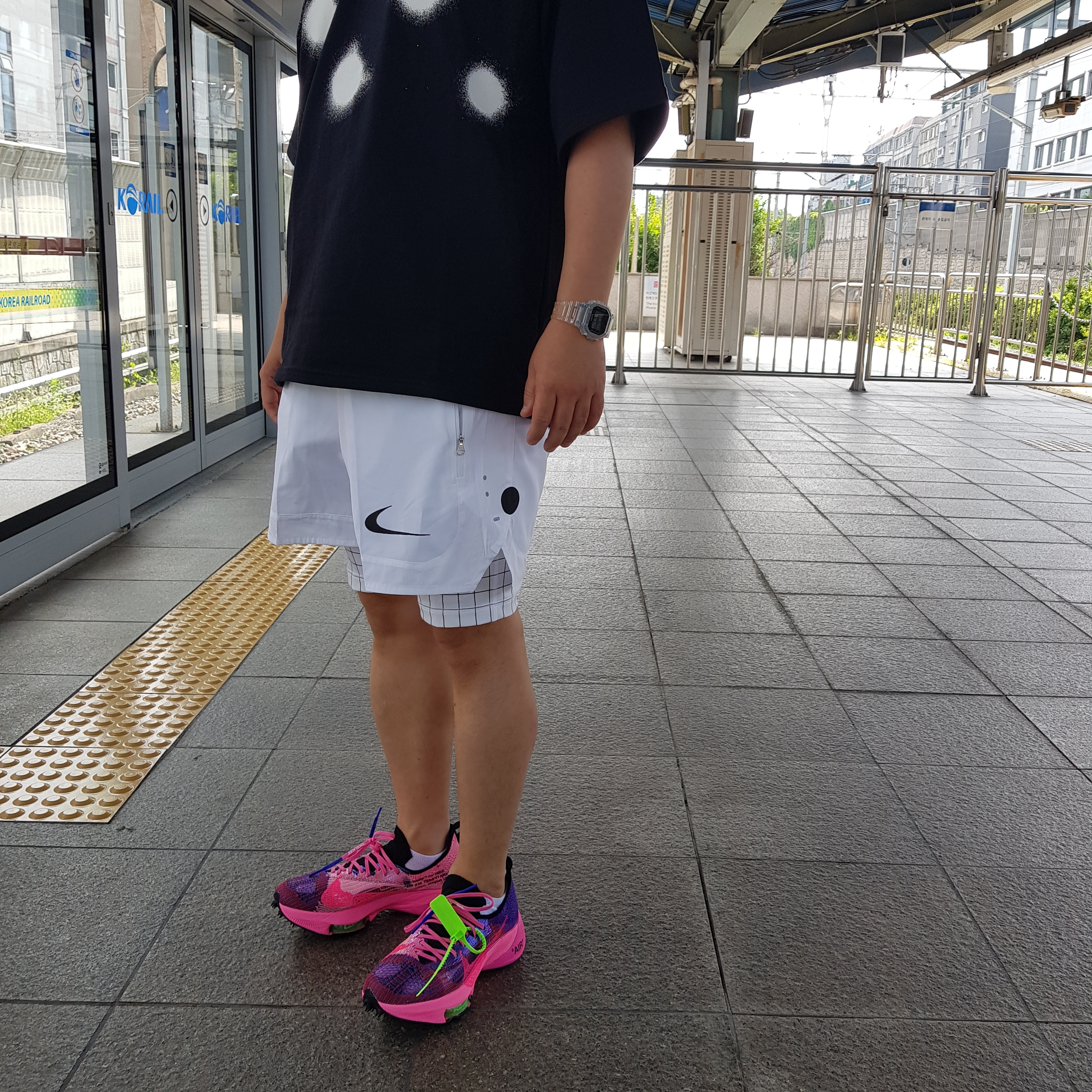 Nike x Off-White NRG Short Sleeve T-Shirt Black, Nike x Off-White Air Zoom Tempo Next% Pink Glow 착용 스타일