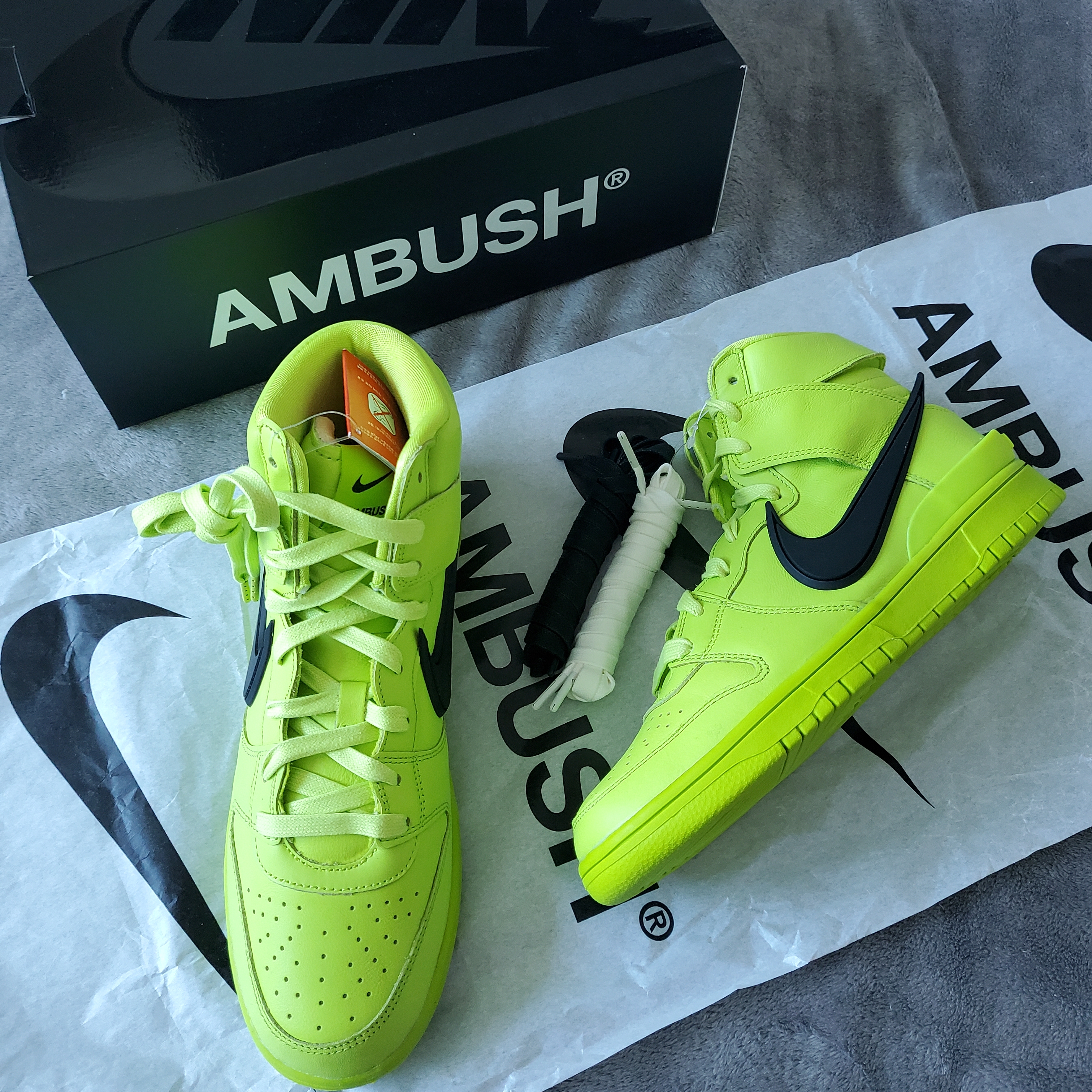 Nike x Ambush Dunk High Flash Lime 착용 스타일 - 3