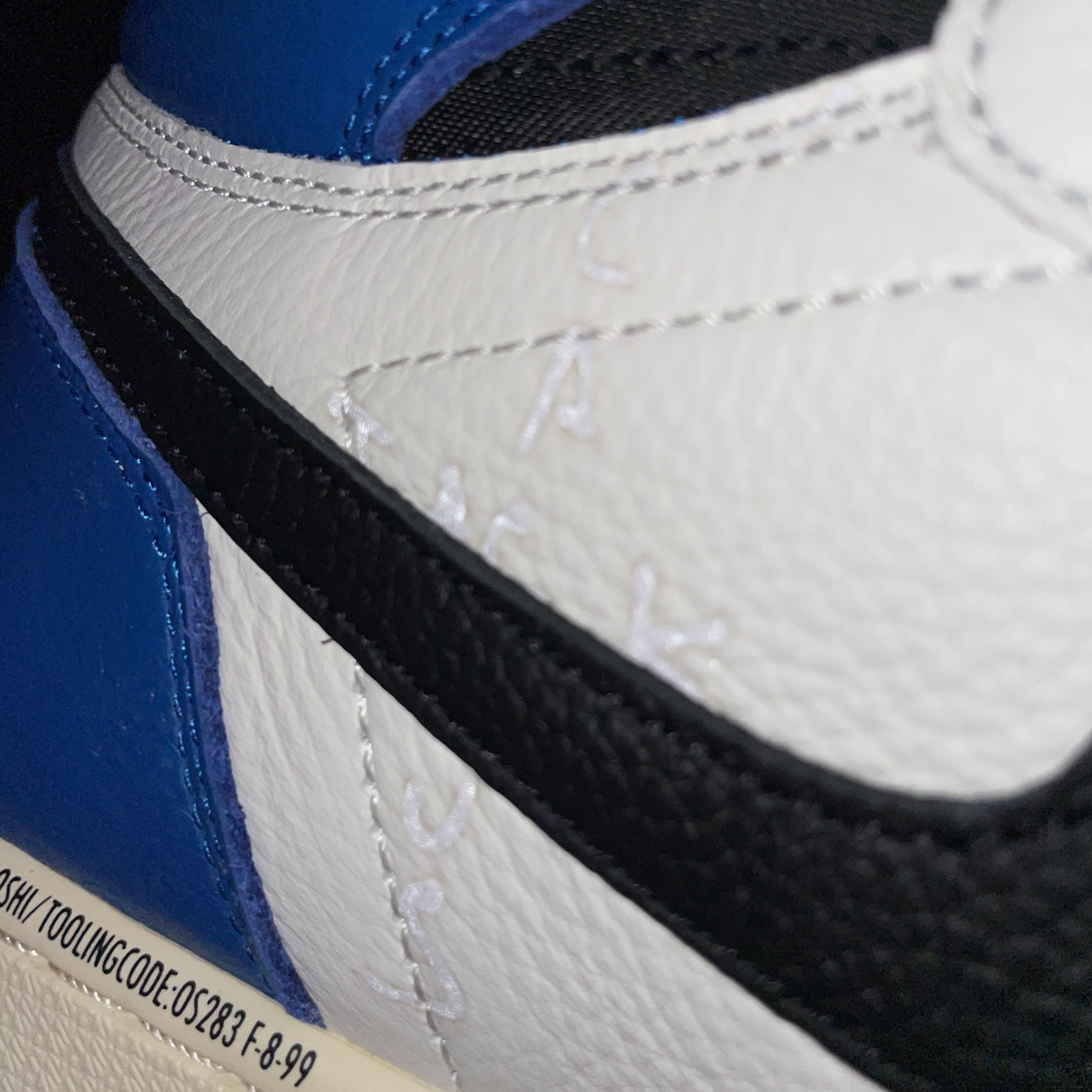 Jordan 1 x Travis Scott x Fragment Retro High OG SP Military Blue 착용 스타일 - 4