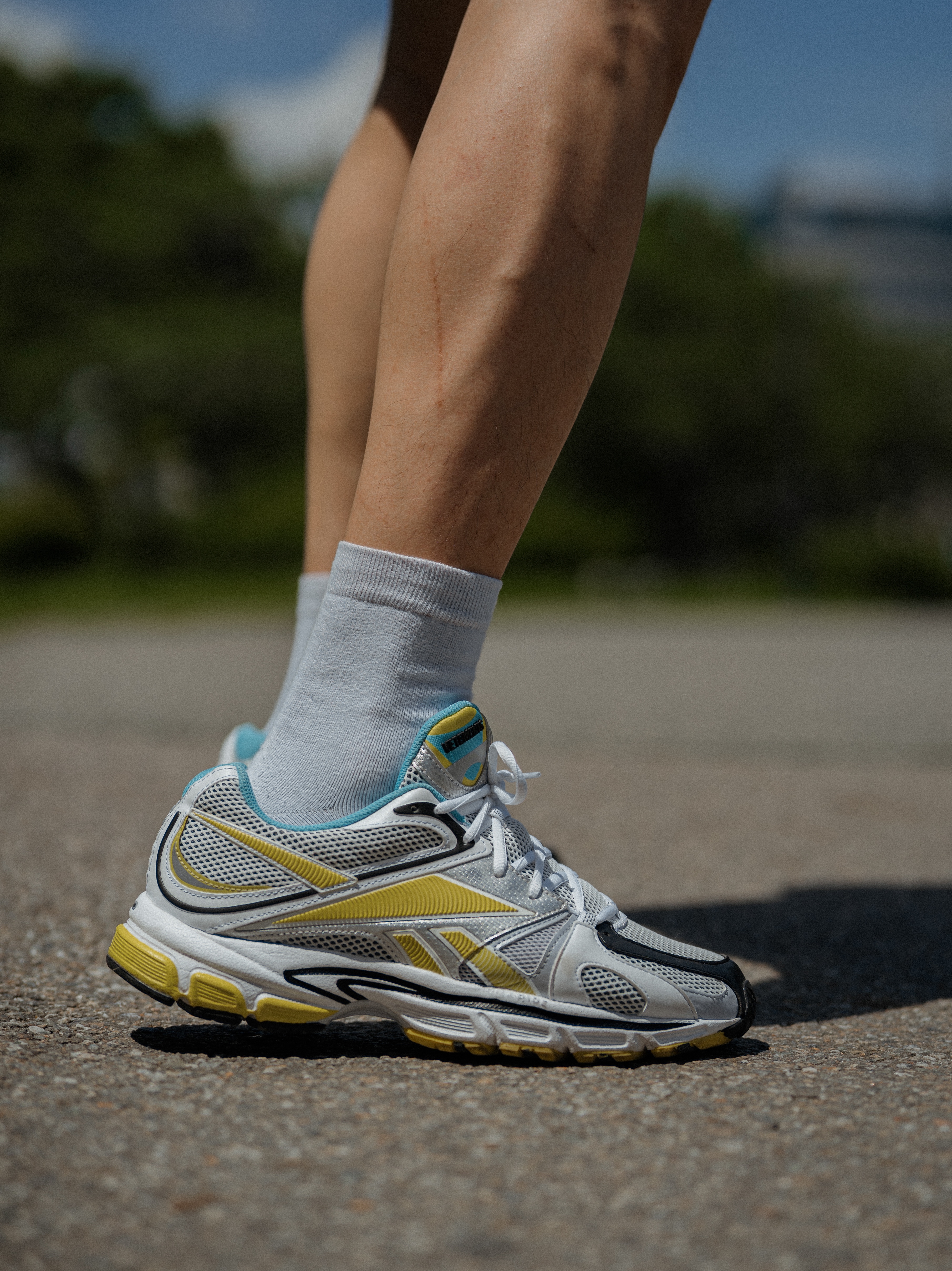 Reebok x Vetements Spike Runner 200 White Yellow 착용 스타일 - 3