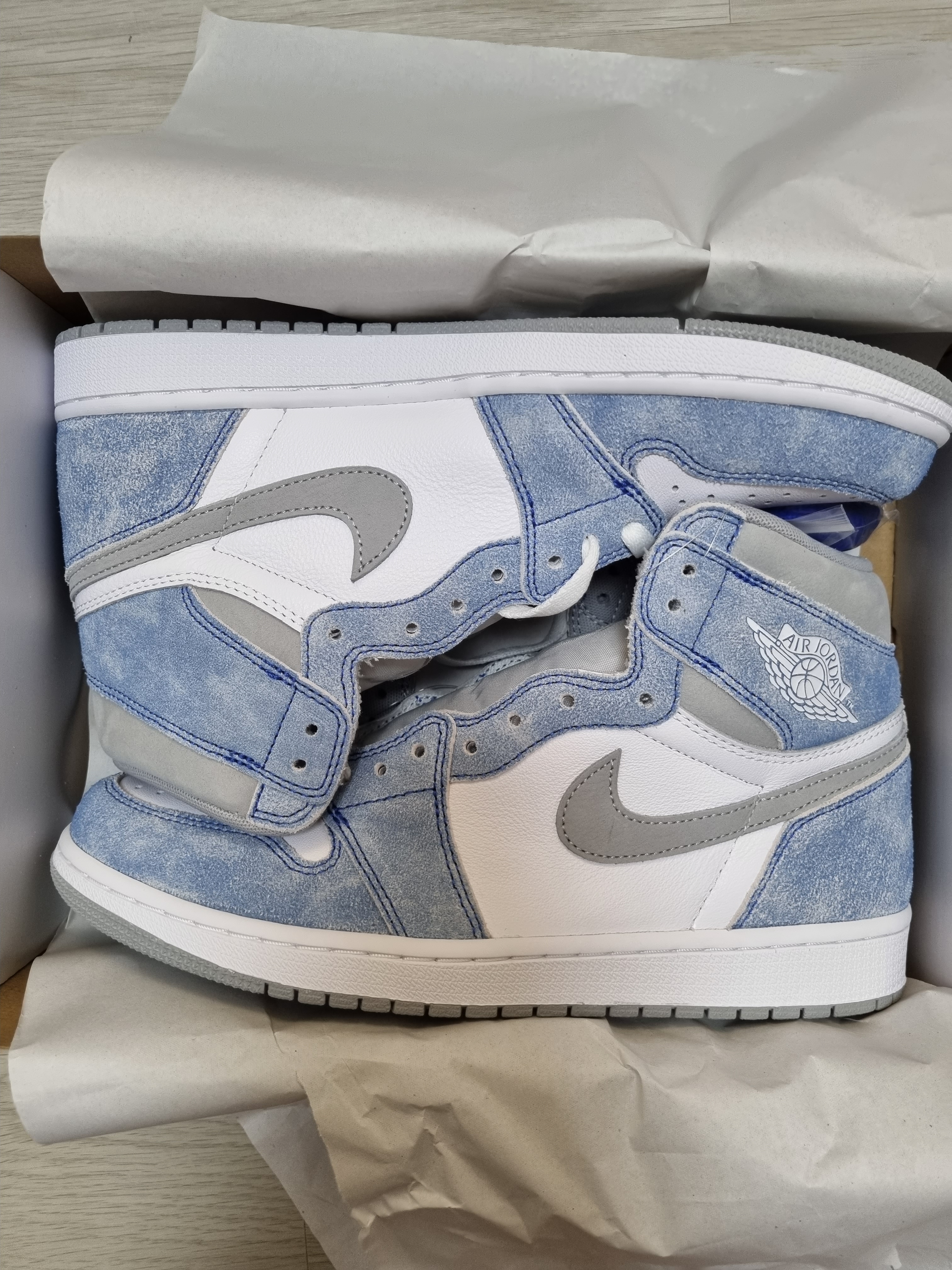 Jordan 1 Retro High OG Hyper Royal 착용 스타일 - 2