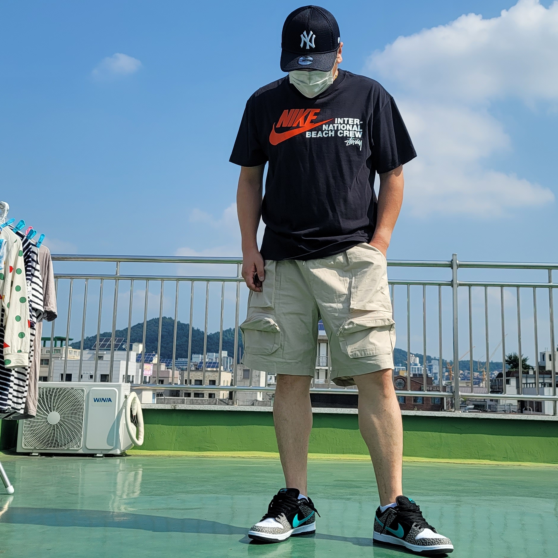 Nike SB Dunk Low Pro Clear Jade, Nike x Stussy International Beach Crew T-Shirt Black - Asia 착용 스타일