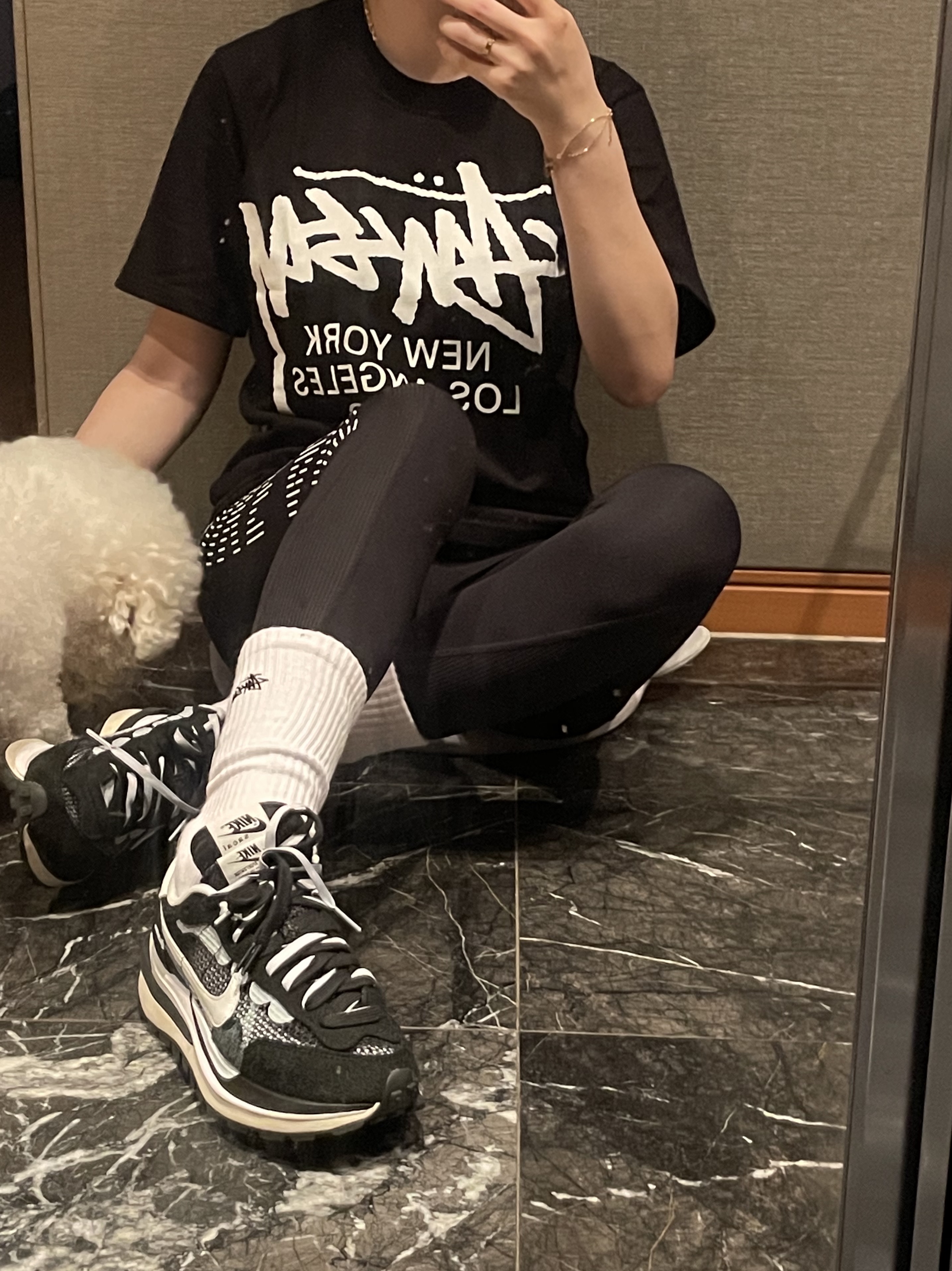Stussy World Tour T-Shirt Black, Nike x Sacai VaporWaffle Black White 착용 스타일 - 1