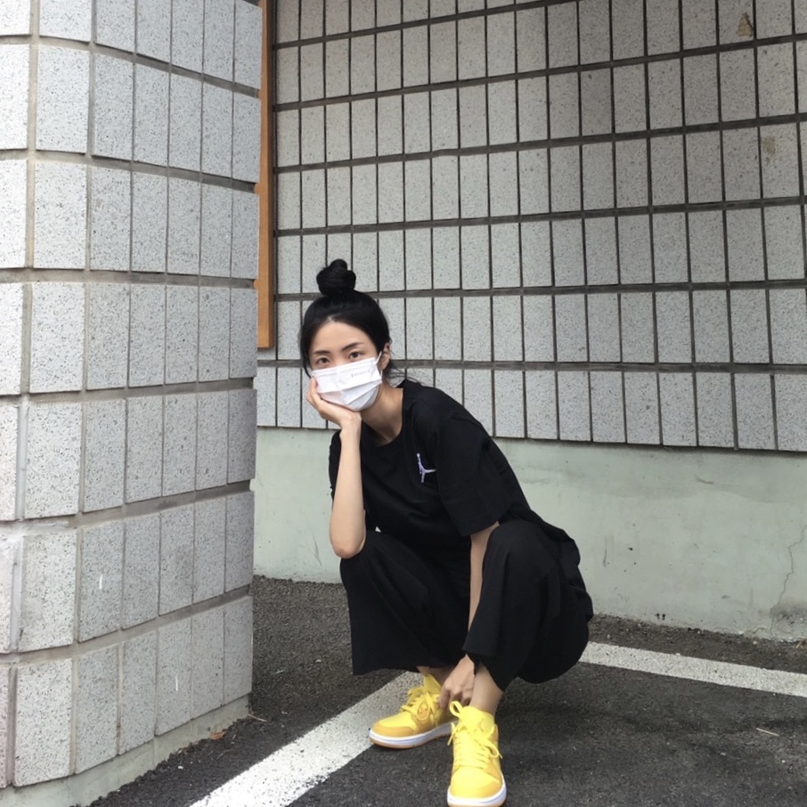 (W) Jordan 1 Low Yellow Strike 착용 스타일 - 1