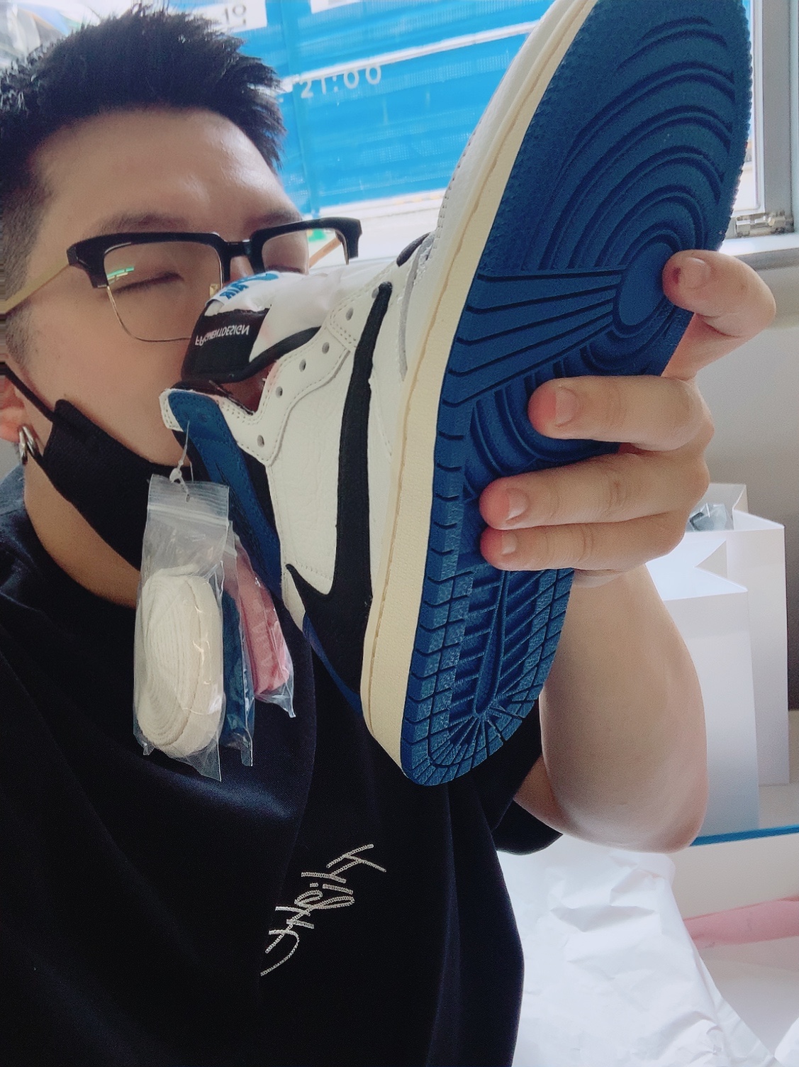 Jordan 1 x Travis Scott x Fragment Retro High OG SP Military Blue 착용 스타일