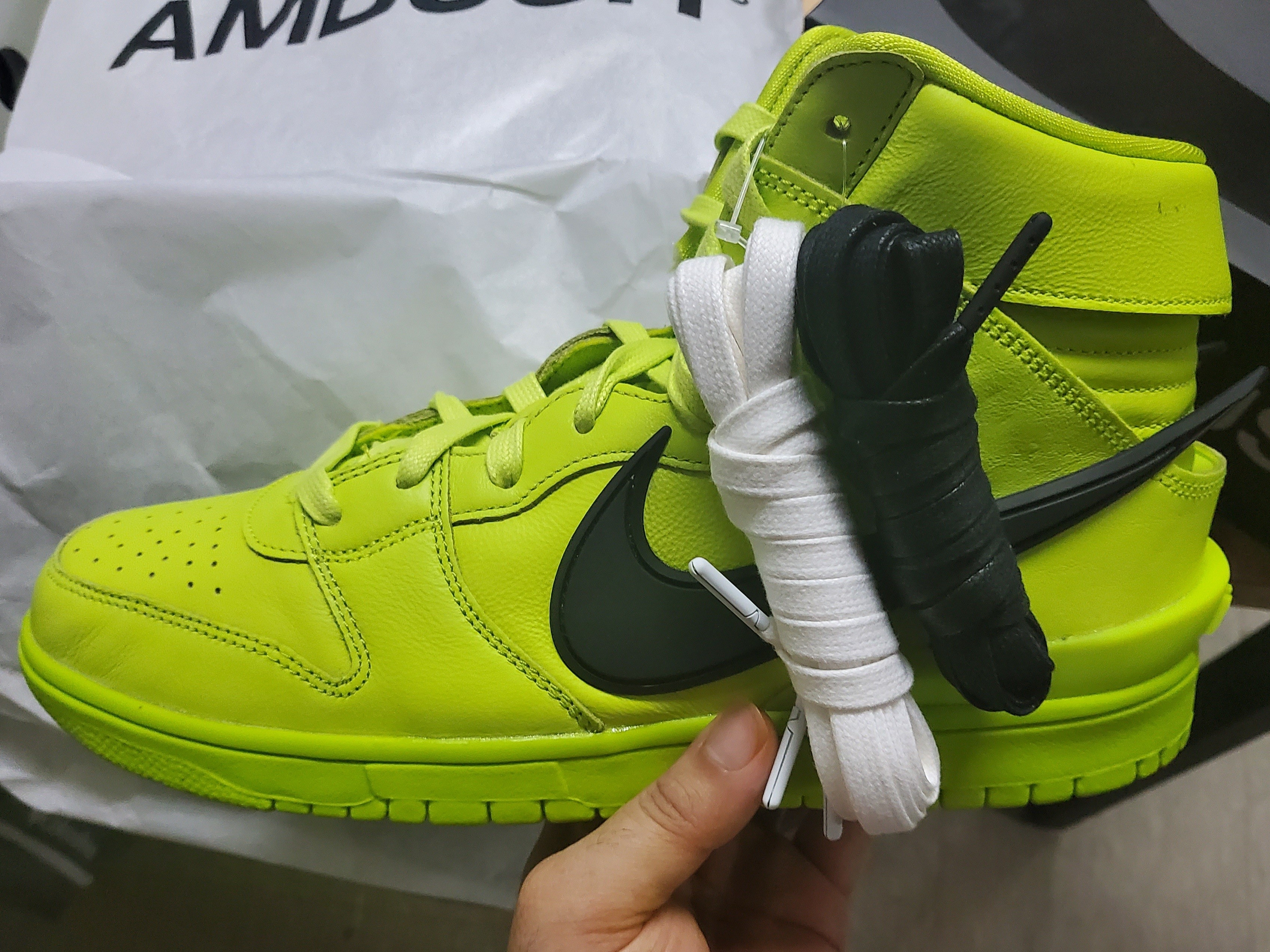 Nike x Ambush Dunk High Flash Lime 착용 스타일 - 1
