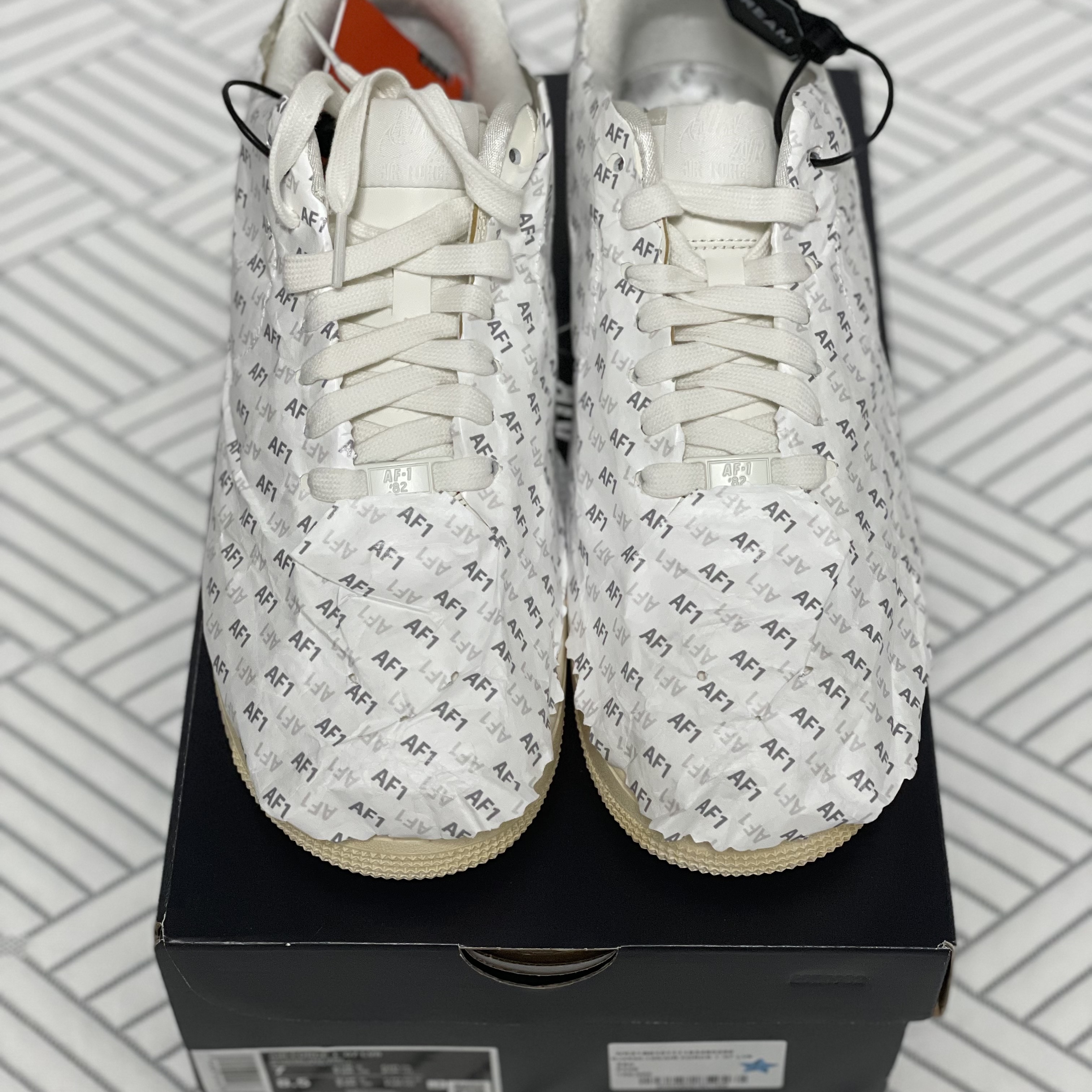Nike Air Force 1 '07 LV8 Timeless Classic 착용 스타일