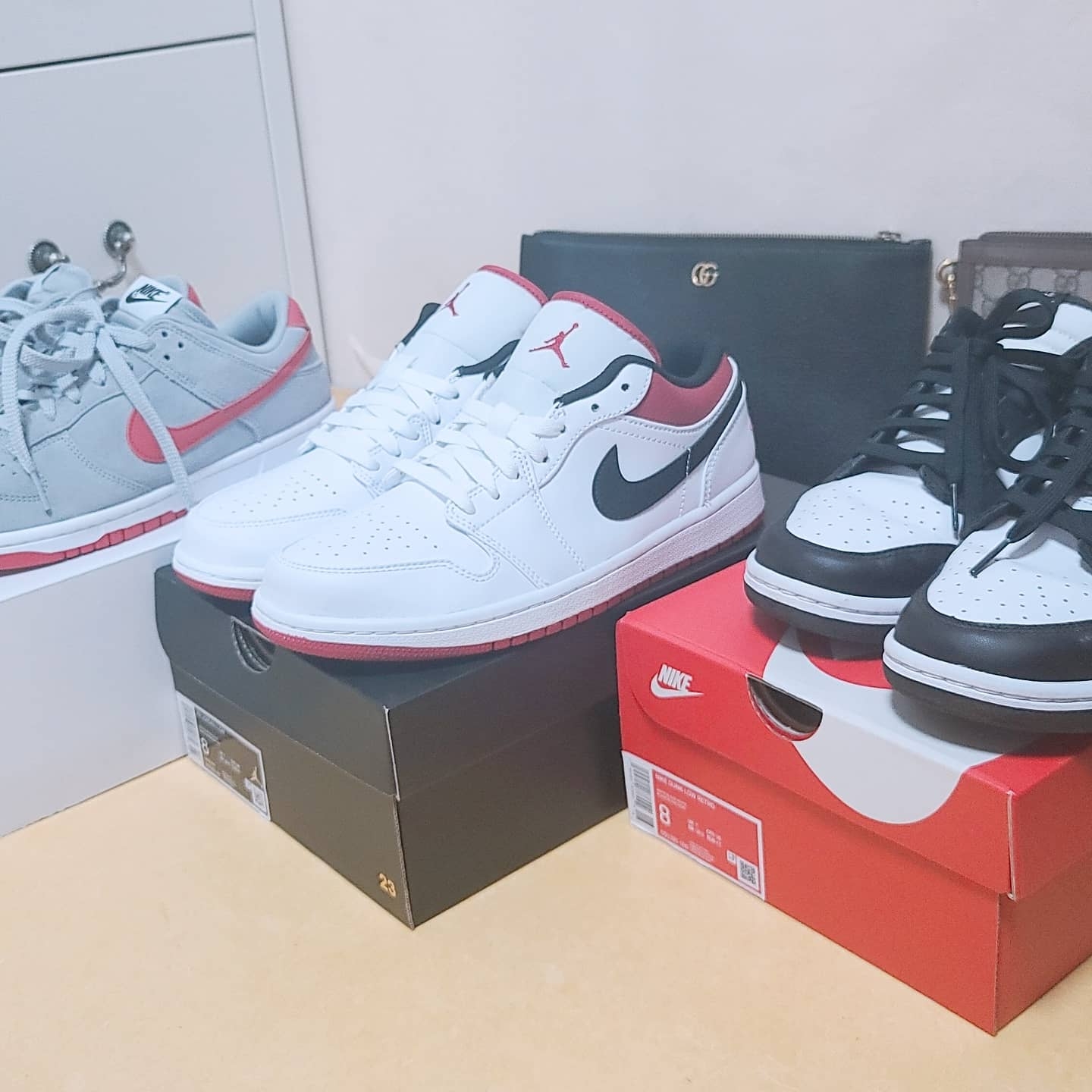 Nike Dunk Low Retro Black, Jordan 1 Low White Red Black 착용 스타일