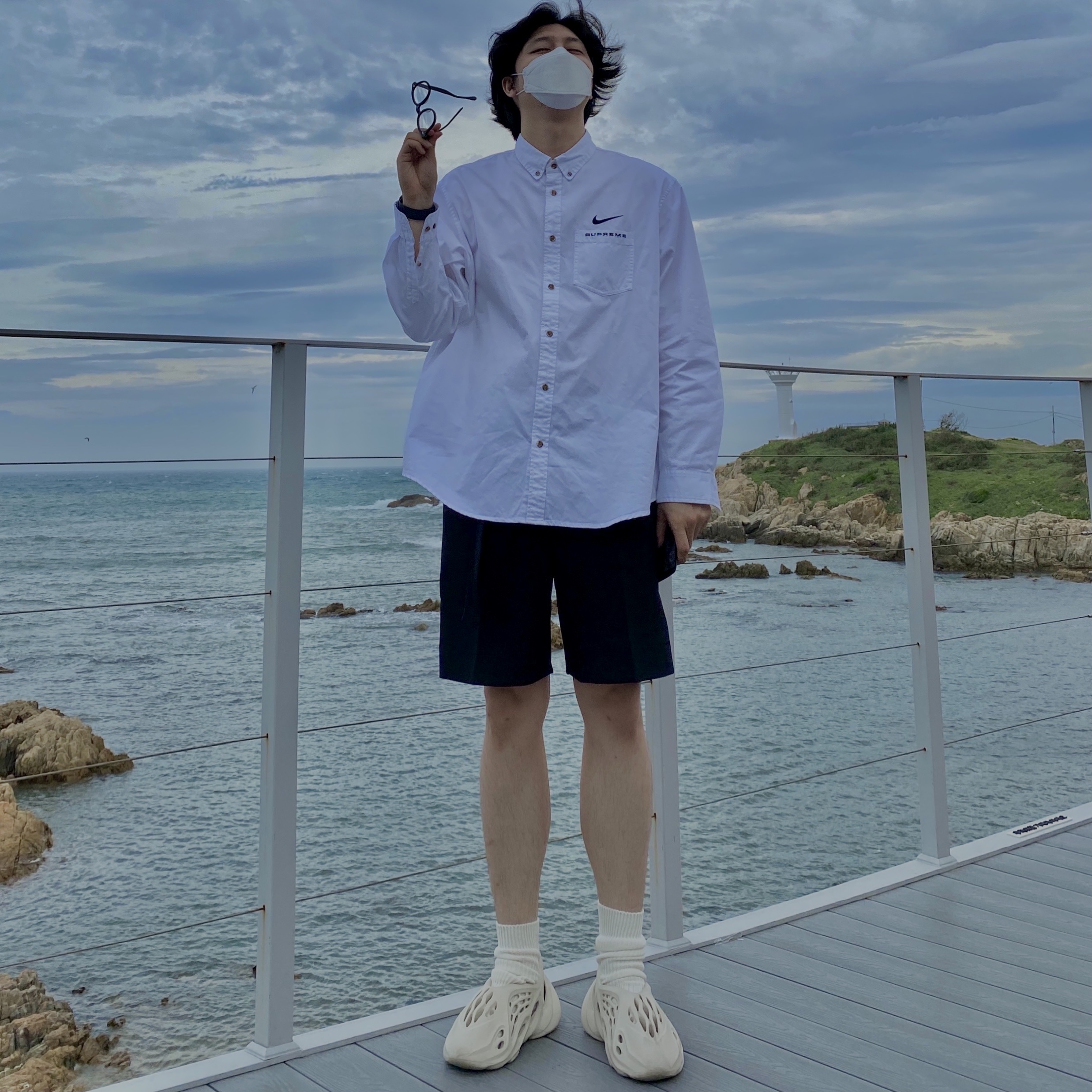 Adidas Yeezy Foam RNNR Sand, Supreme x Nike Cotton Twill Shirt White - 21SS 착용 스타일