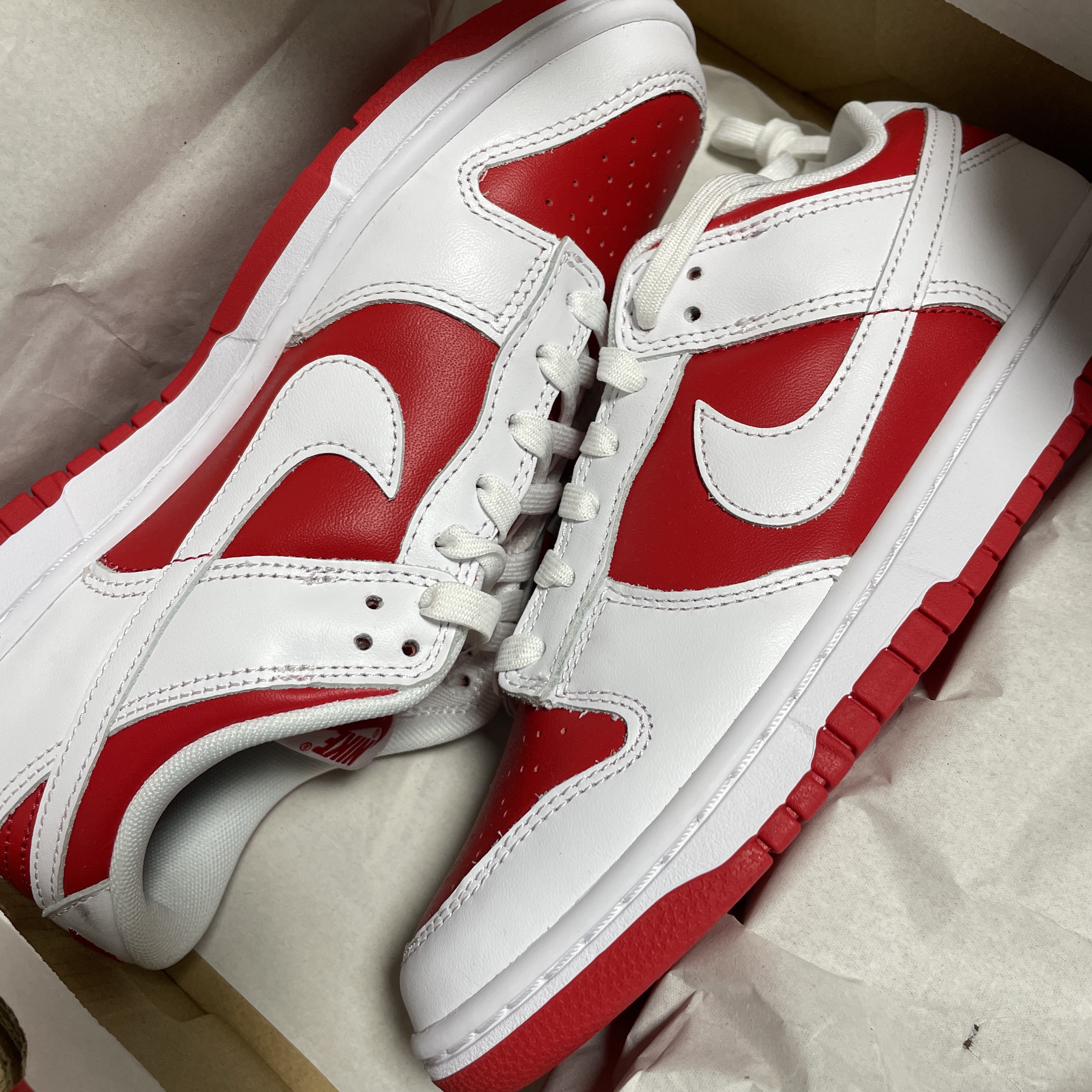 Nike Dunk Low Retro Championship Red 착용 스타일