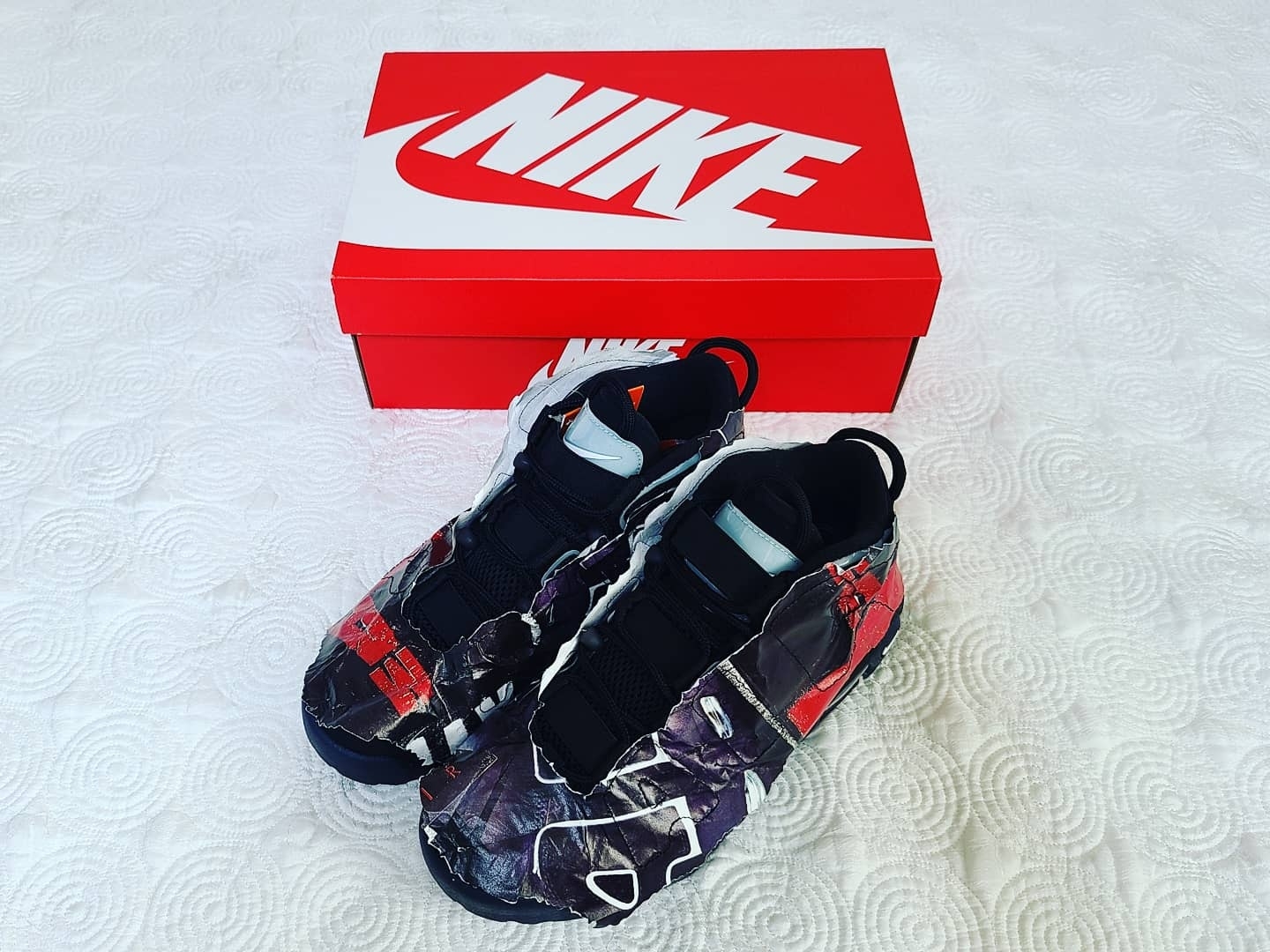 Nike Air More Uptempo 96 Maximum Volume 착용 스타일 - 1