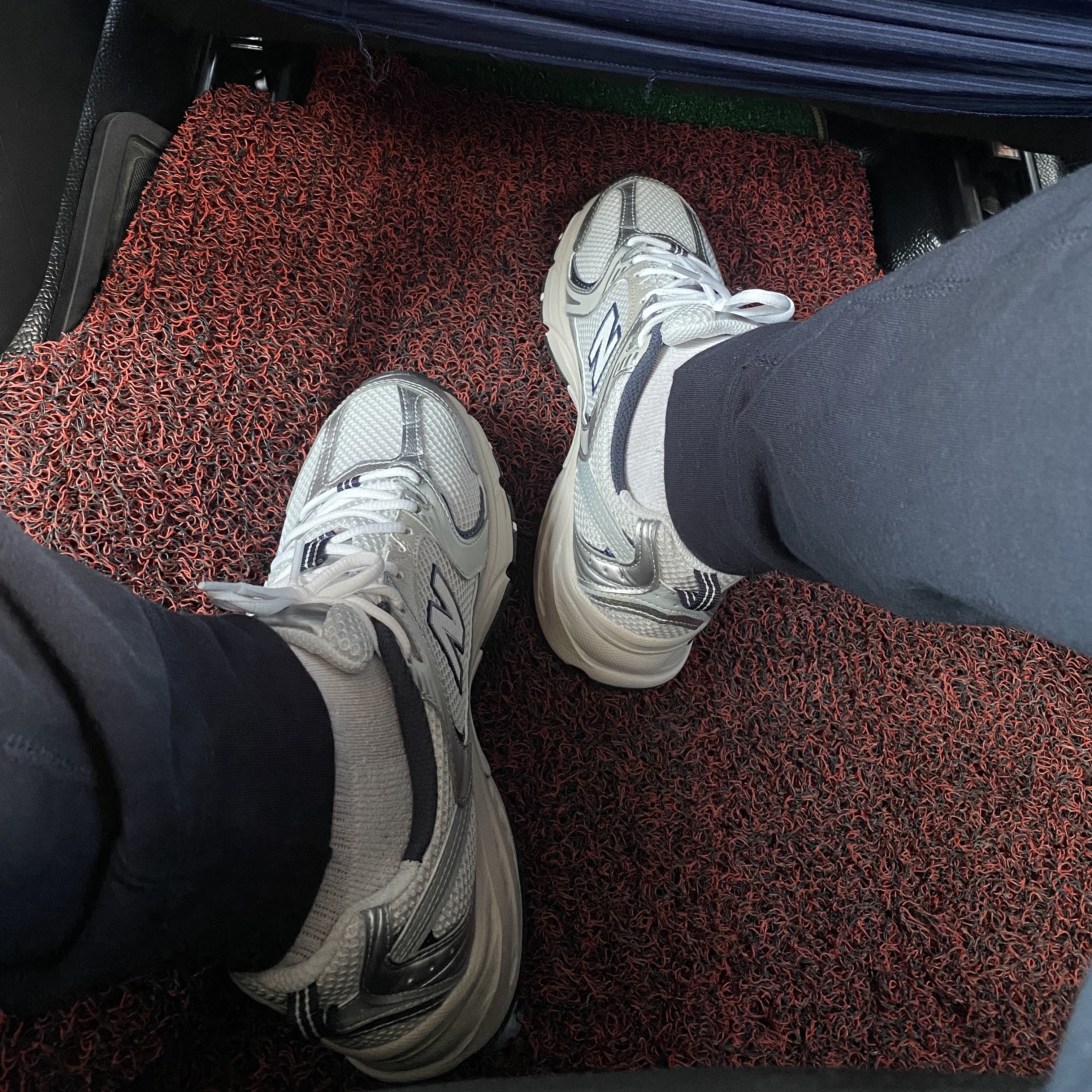 New Balance 530 Steel Grey 착용 스타일