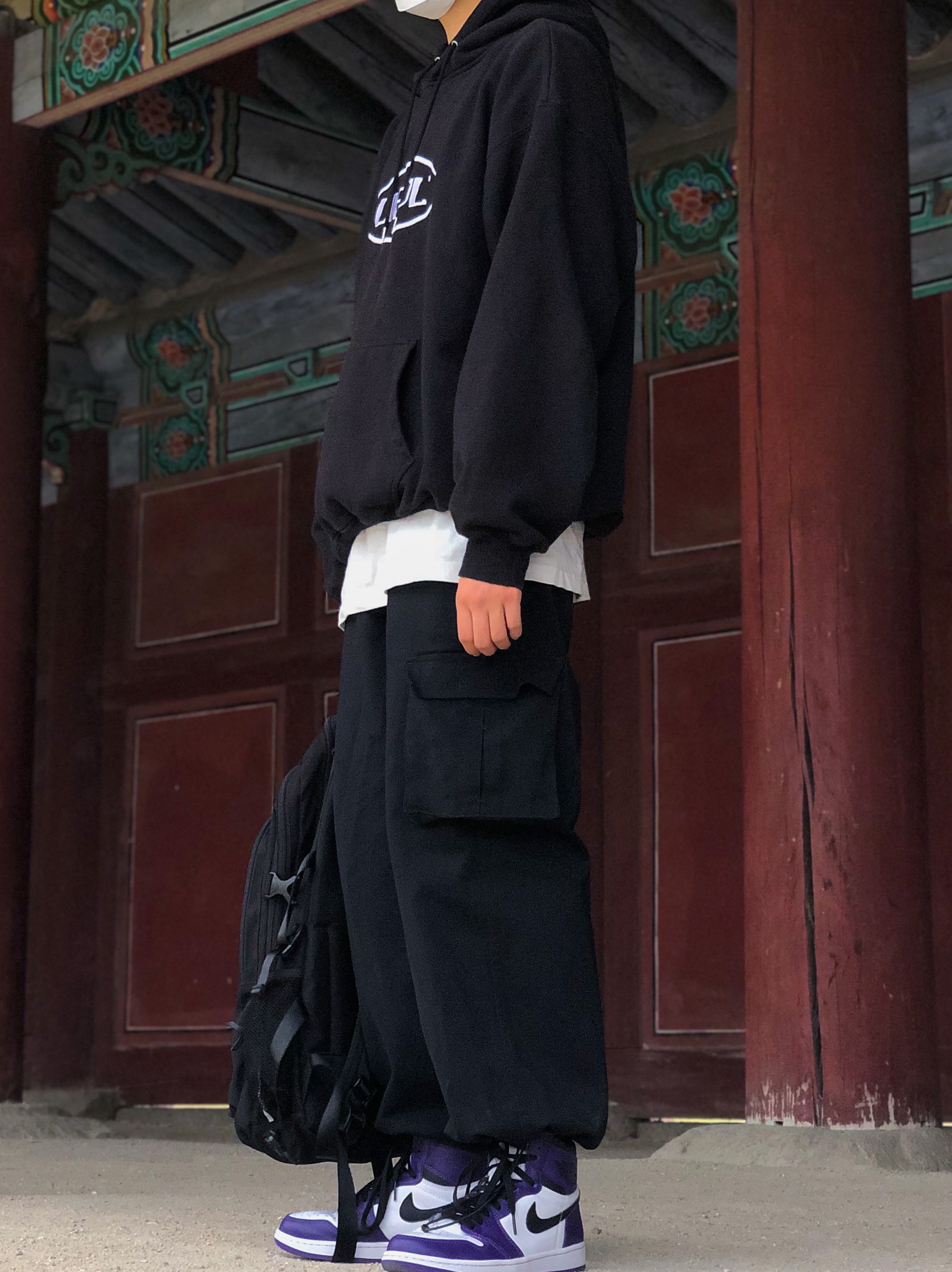 Jordan 1 Retro High OG CO.JP Neutral Grey, Nike x Fear of God Warm Up T-Shirt Oatmeal 착용 스타일 - 4