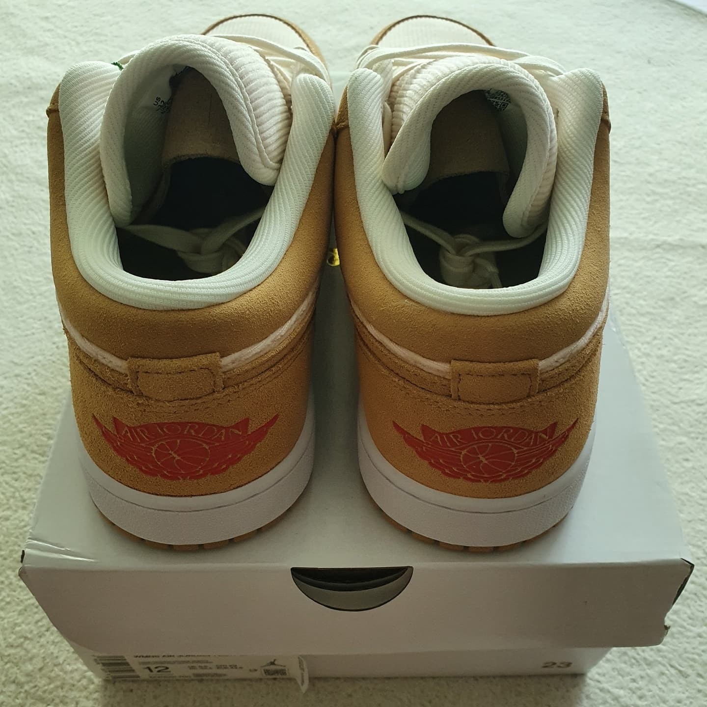 (W) Jordan 1 Low SE Corduroy Tan 착용 스타일 - 2